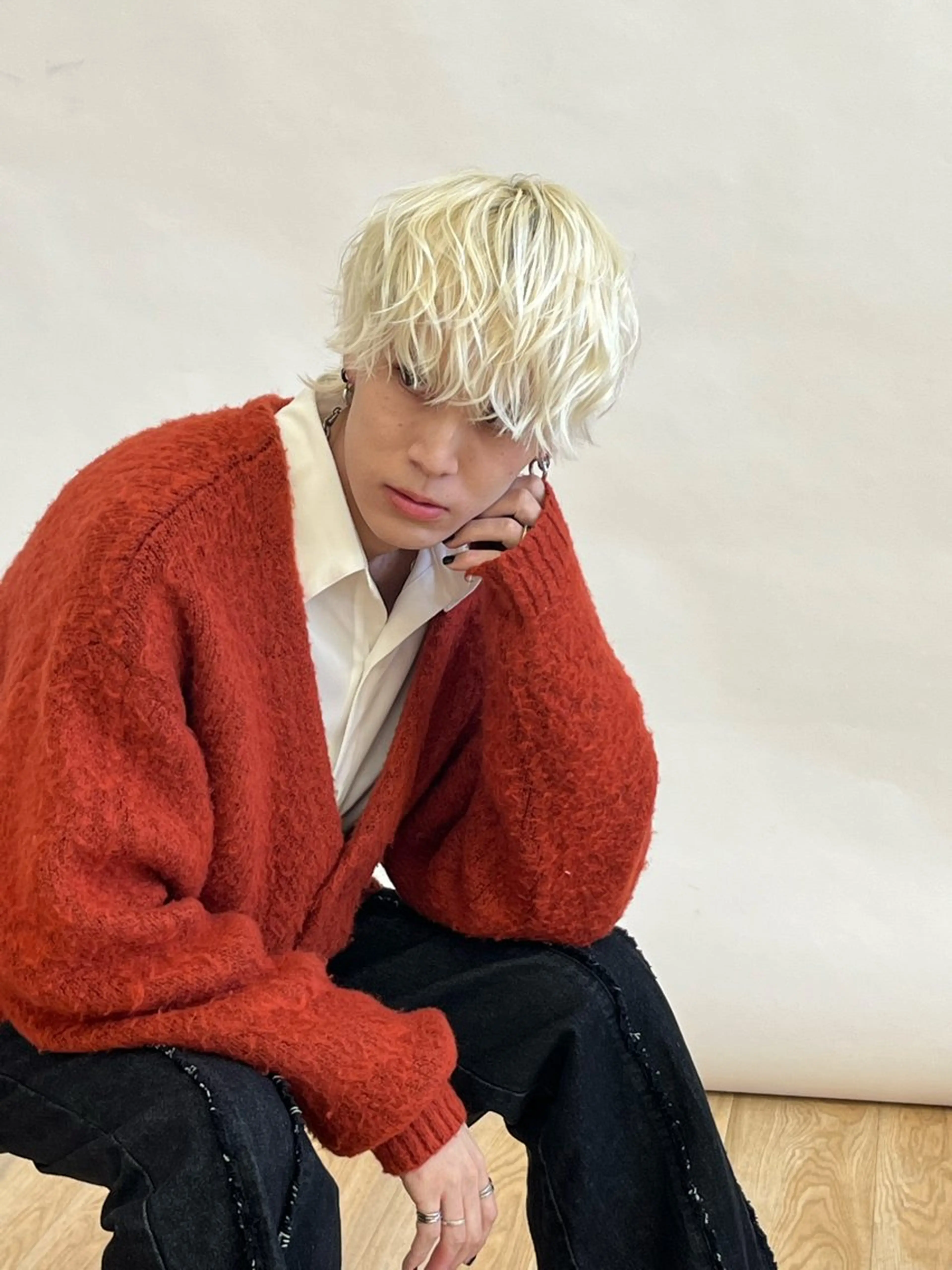 ショート カラー メンズ メンズブリーチ マッシュウルフ マッシュ メンズウルフカット ブリーチ カット ヘアカラー 韓国メンズヘア/ 毛流れヘア　須田龍世のヘアスタイル