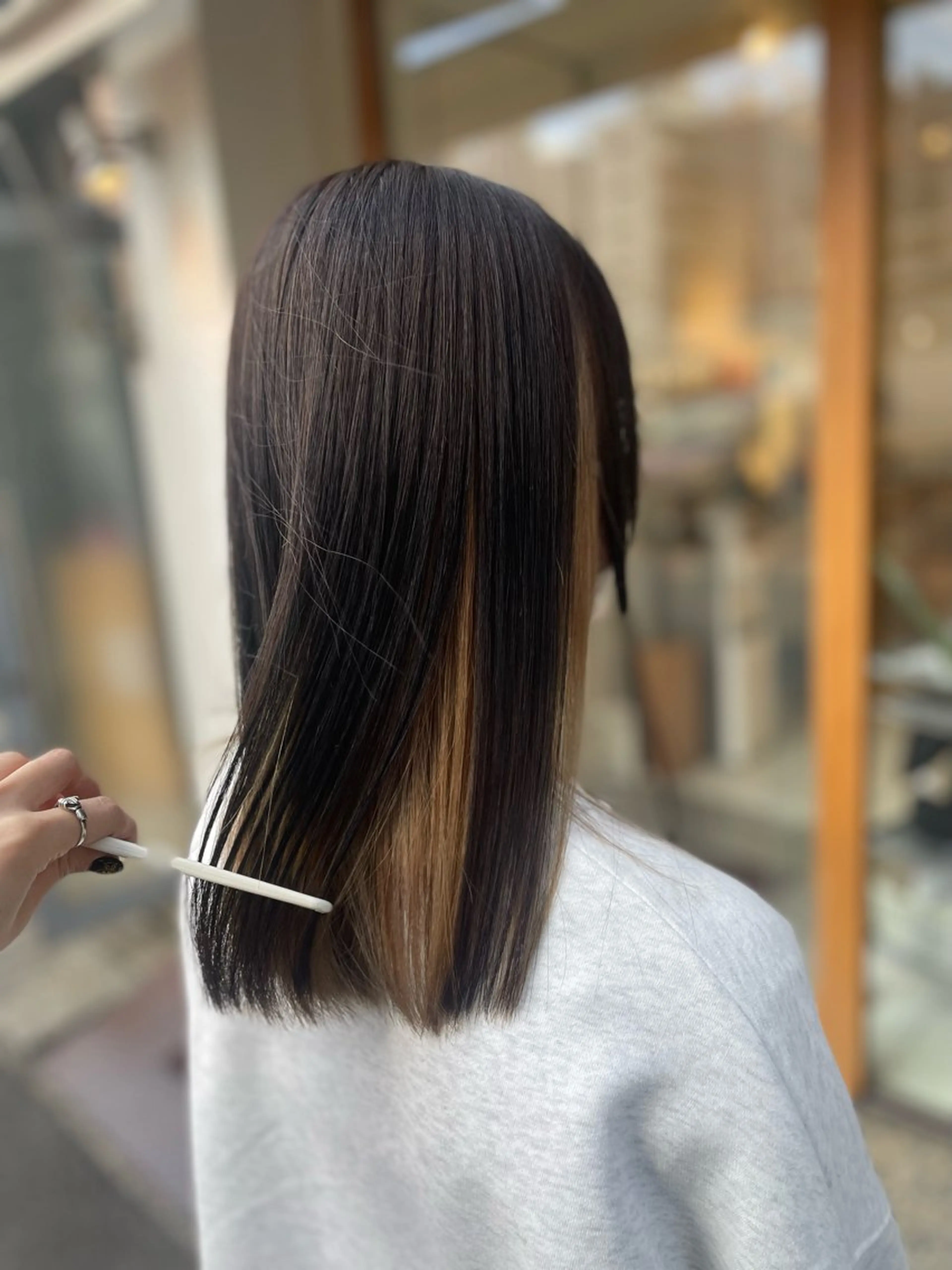 ミディアム カラー ベージュカラー ブリーチ インナーカラー ホワイトベージュ ヘアカラー 福田千尋/インナー カラー/縮毛矯正のヘアスタイル