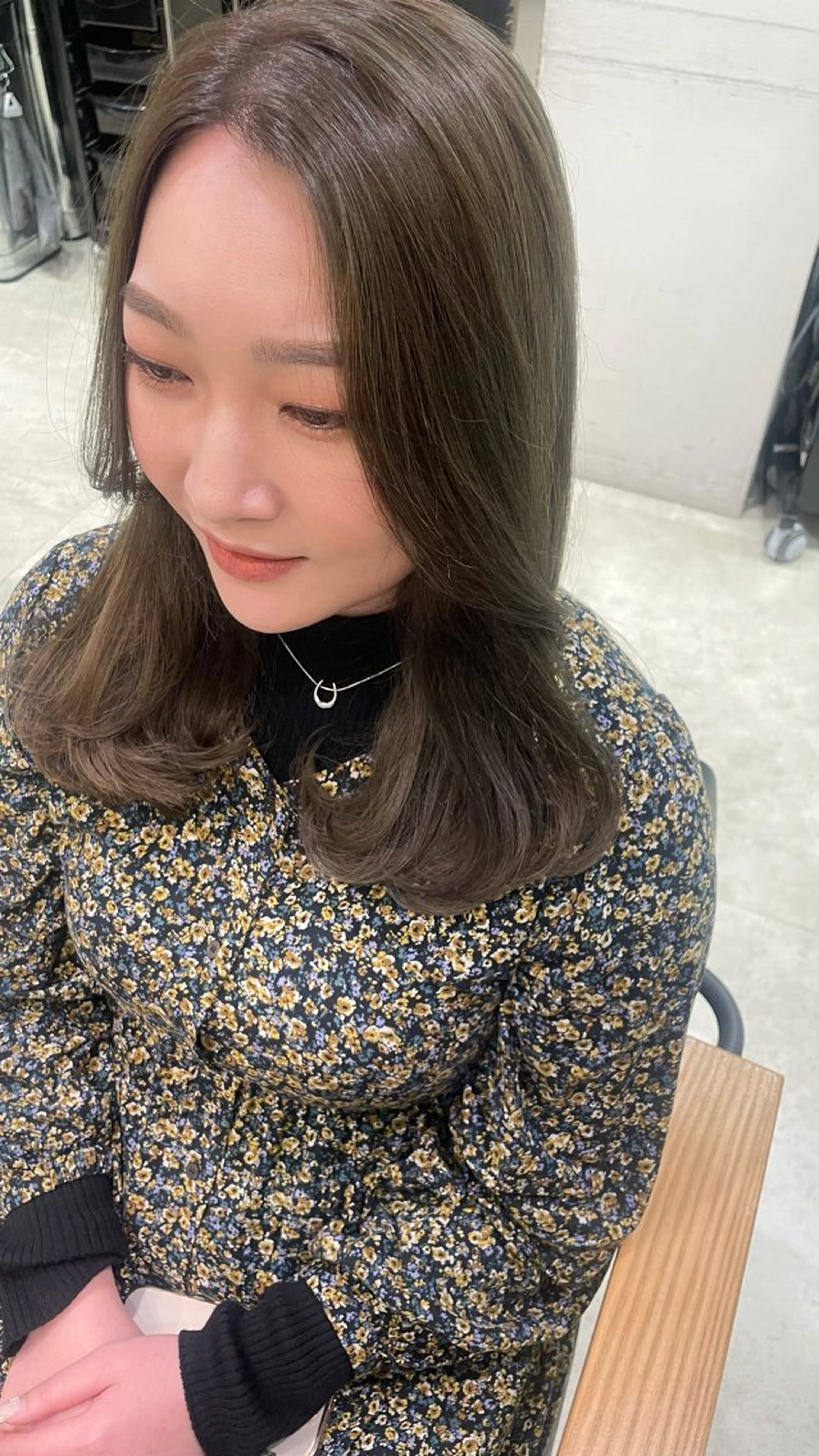 ミディアム カラー 髪質改善ストレート 🌈似合わせカットのヘアスタイル