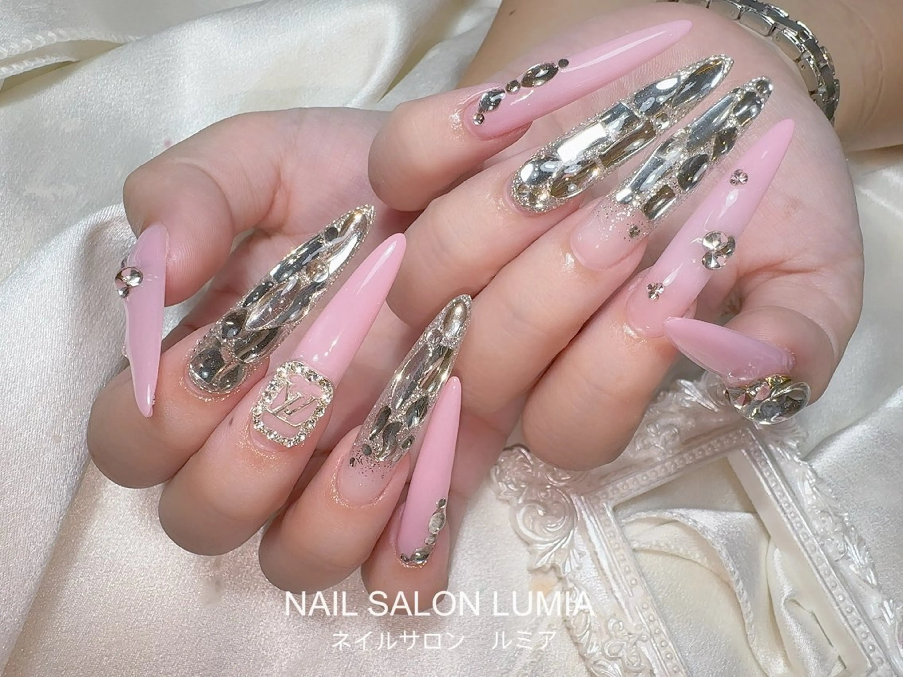 ネイル ハンドネイル ネイルサロン ルミア Lumia 店長のネイルデザイン