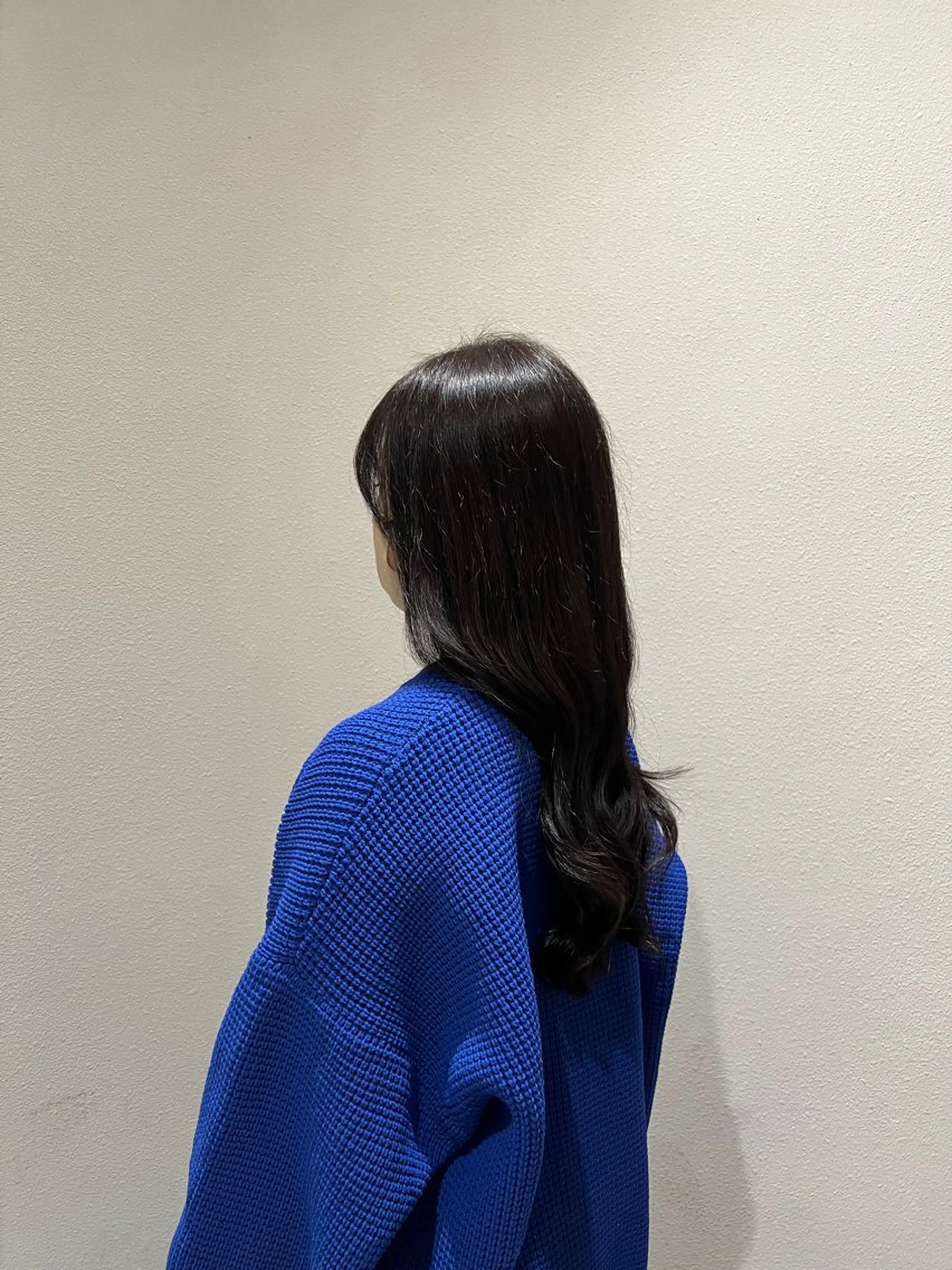 ロング momb 折戸結菜のヘアスタイル