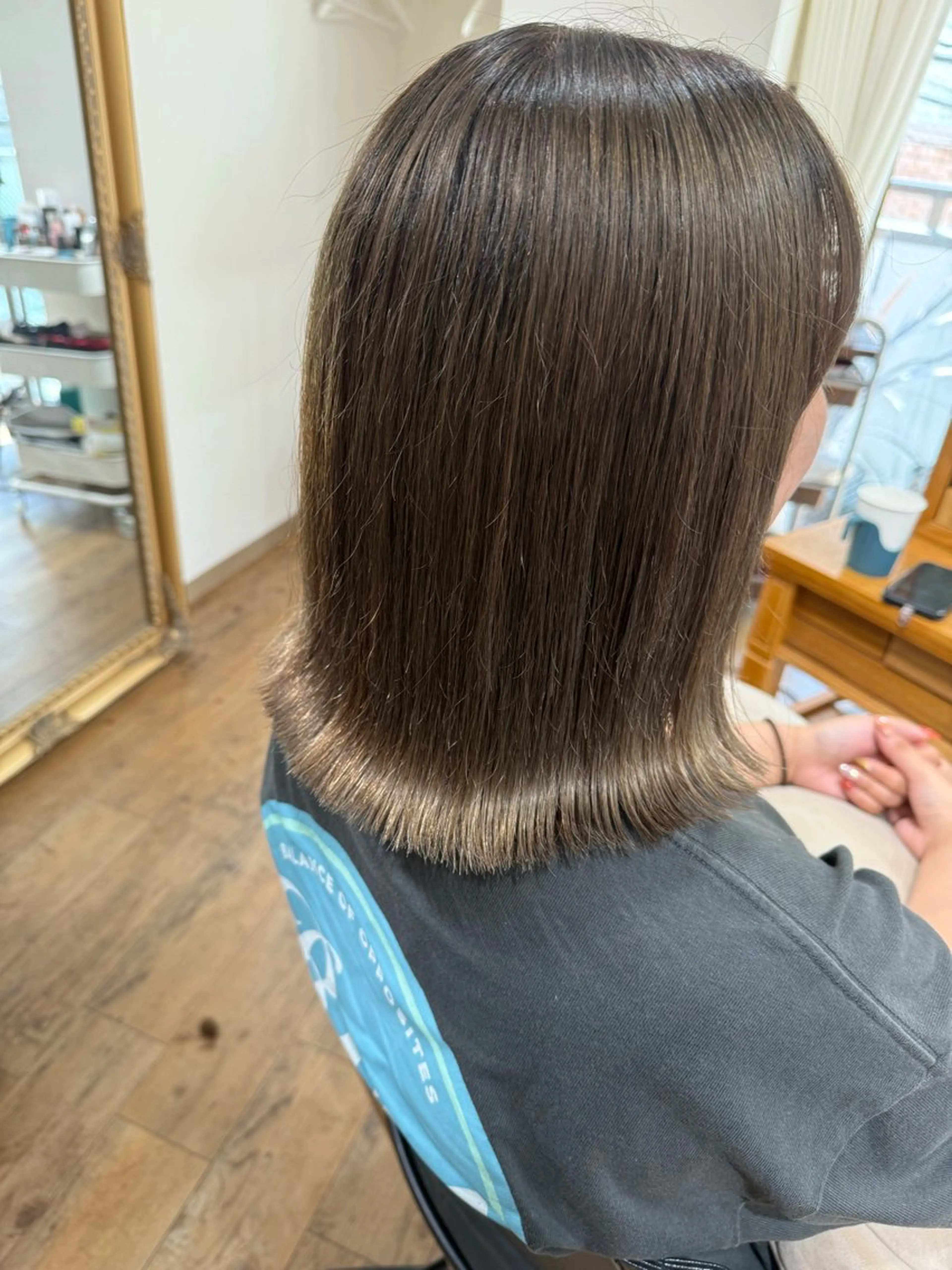 ミディアム カラー ベージュカラー ブリーチ ダブルカラー ✨艶髪✨ 奈須晴香のヘアスタイル