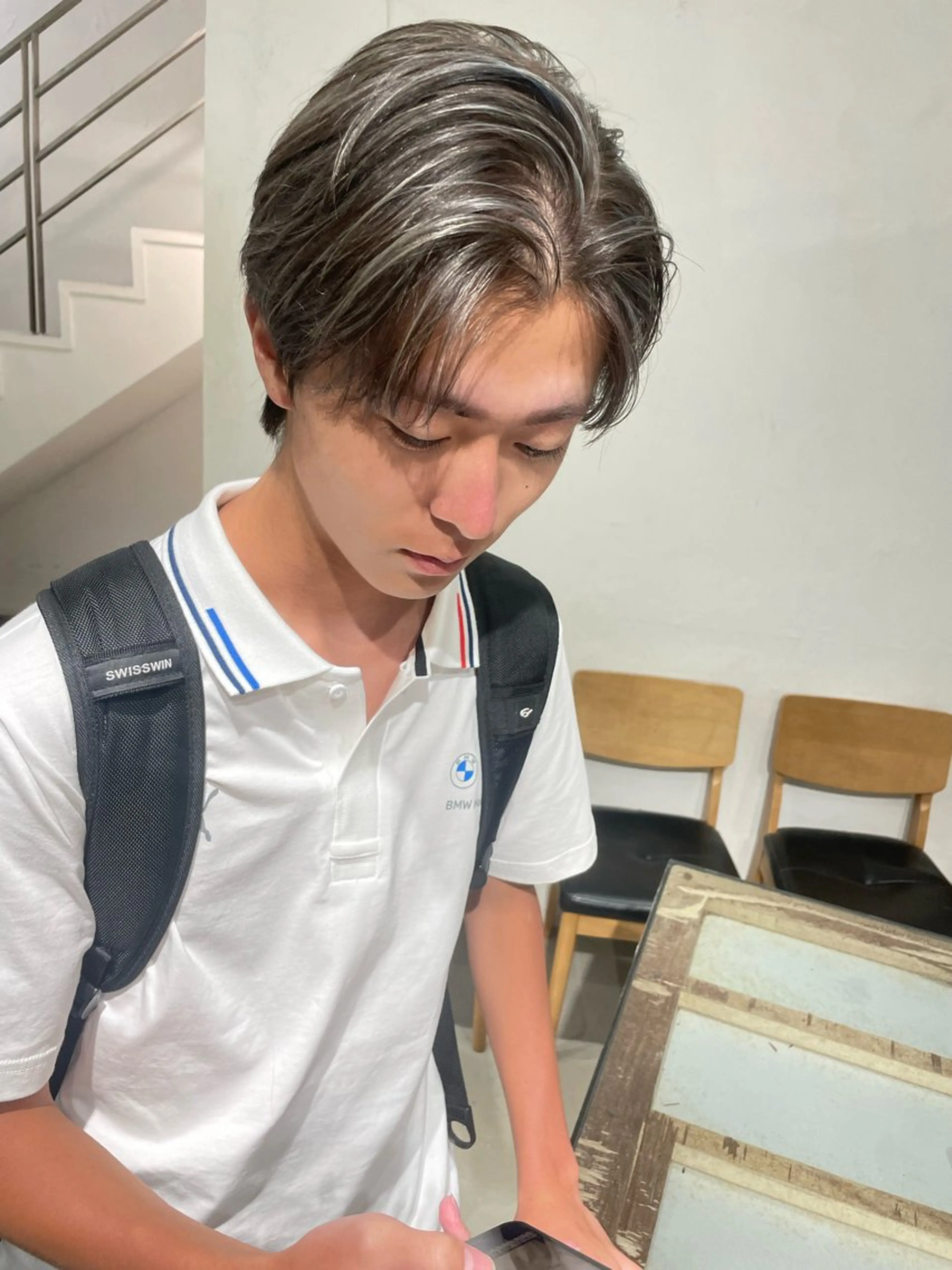 ショート カラー メンズ メンズバレイヤージュ メンズブリーチ センターパート フェードカット メンズハイライト ヘアカラー トリートメント スパイラルパーマ 🌐hina⭐️のヘアスタイル