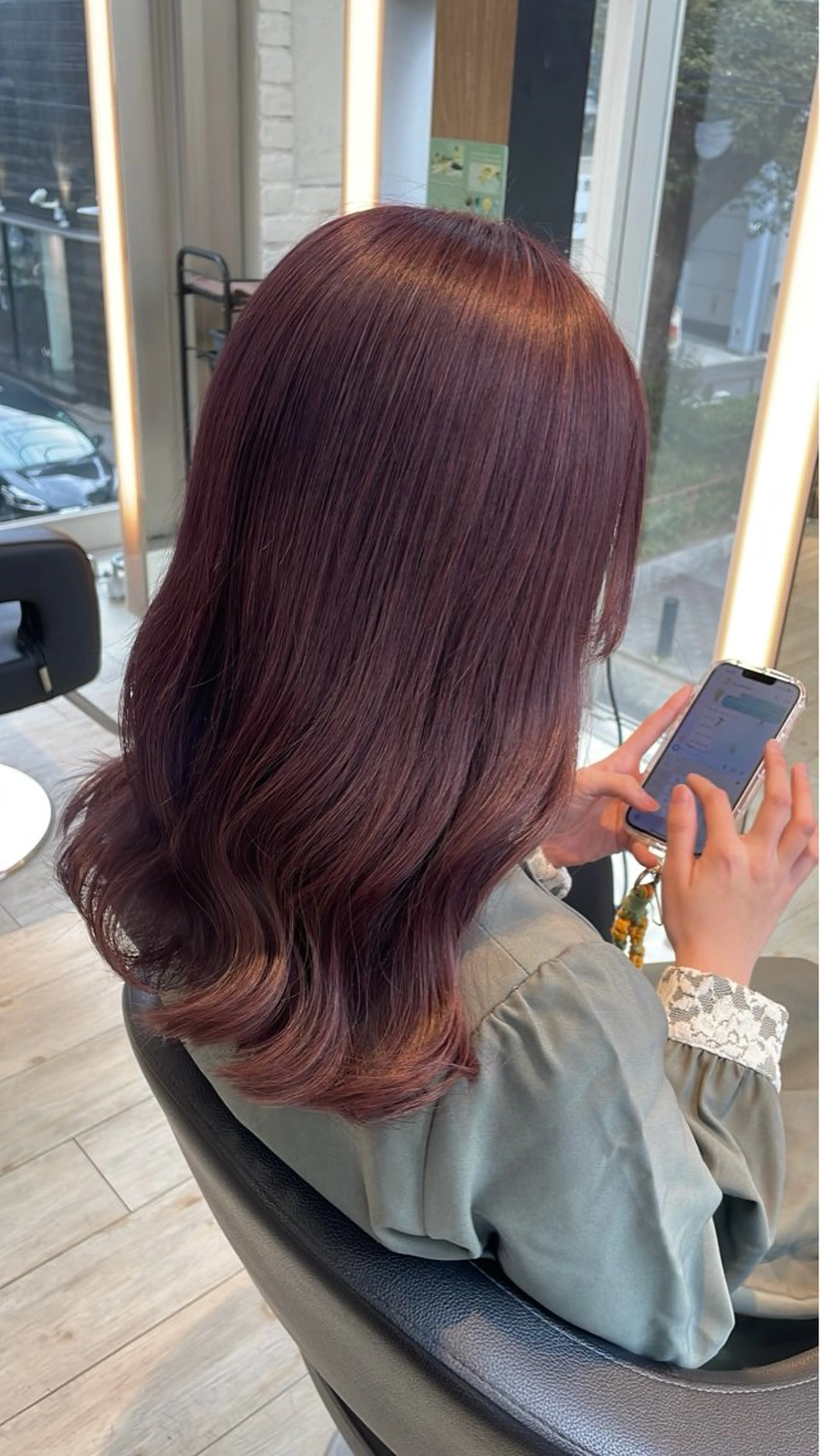 ミディアム カラー ブリーチ/髪質改善/ ハイトーン/暖色のヘアスタイル