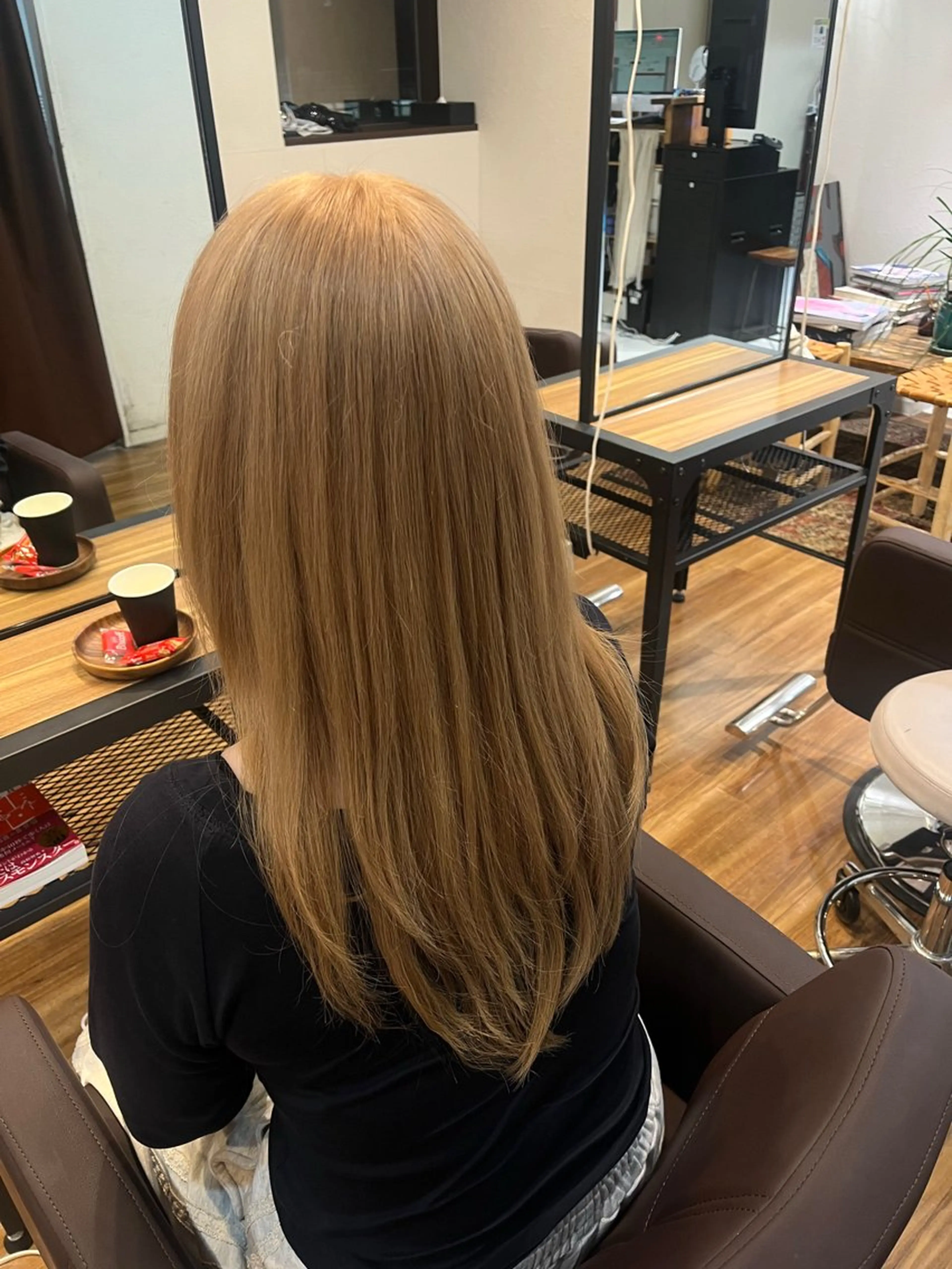 ロング カラー ブリーチ 新倉 あかねのヘアスタイル