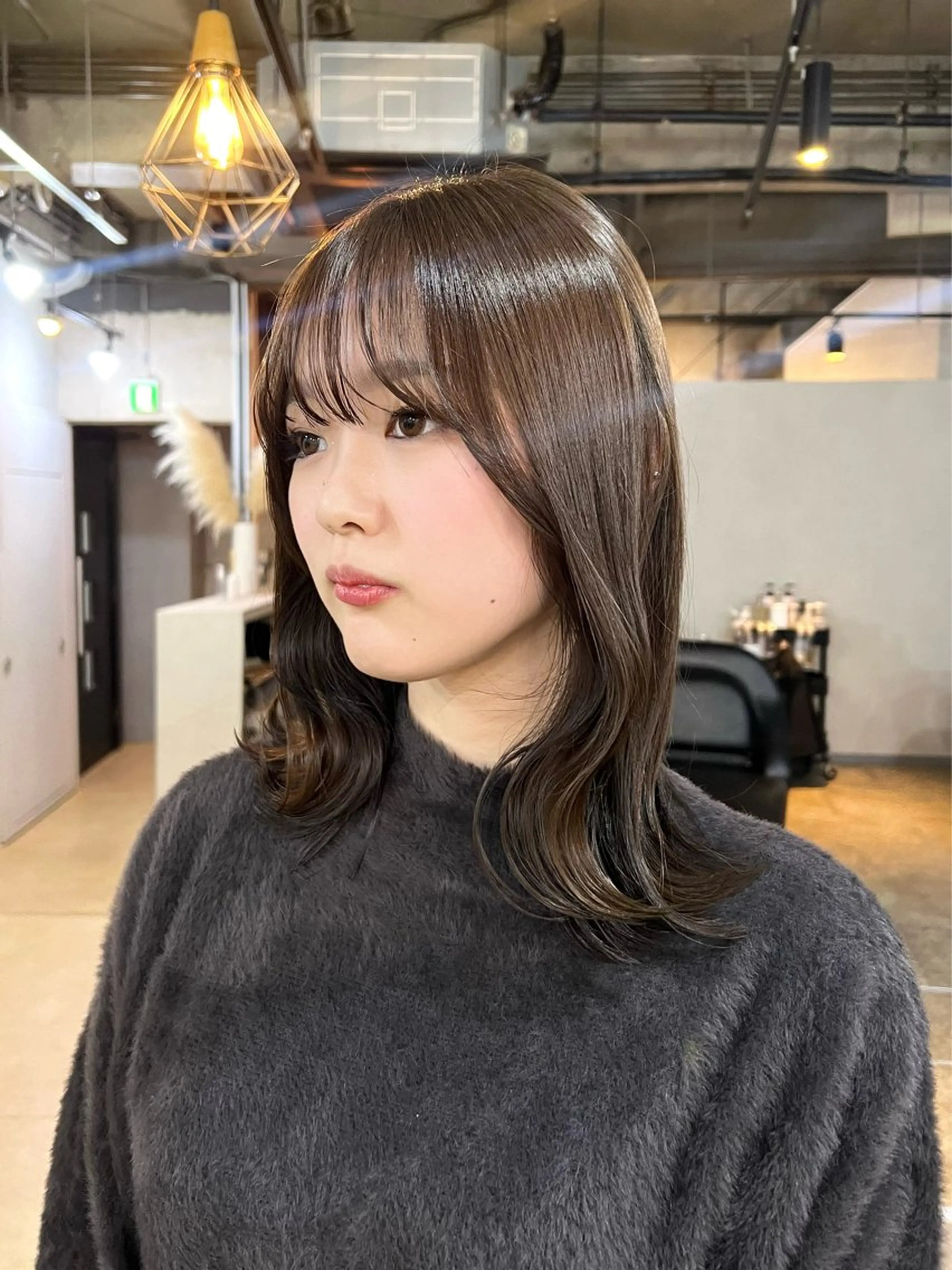 ミディアム アッシュ アッシュグレー アッシュグレージュ くびれヘア 髪質改善 カット ヘアカラー トリートメント 店長/レイヤーカット /大東悠生のヘアスタイル