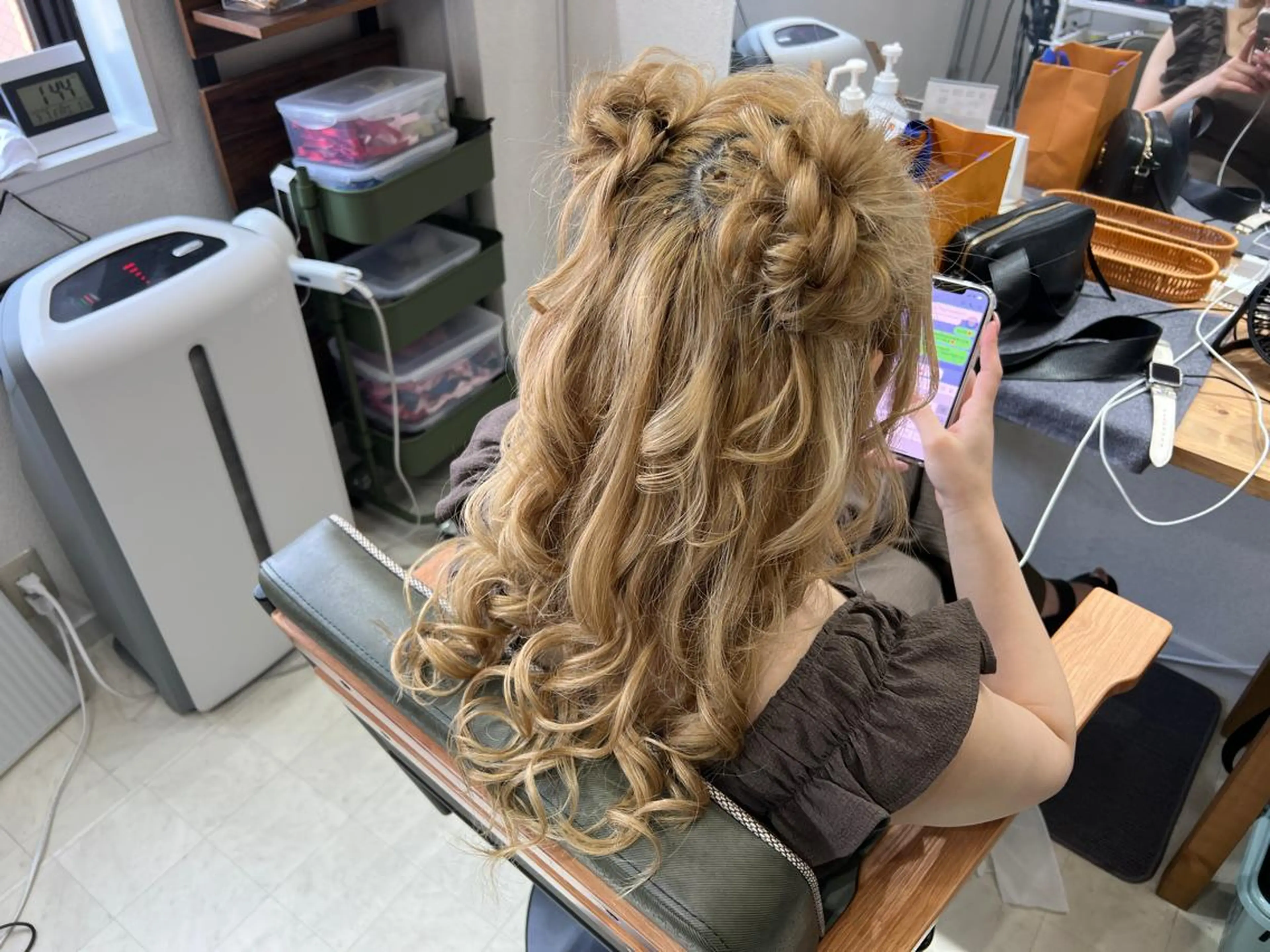 セミロング ヘアアレンジ お団子ヘア ツインテール エクステ 山室 敬義のヘアスタイル