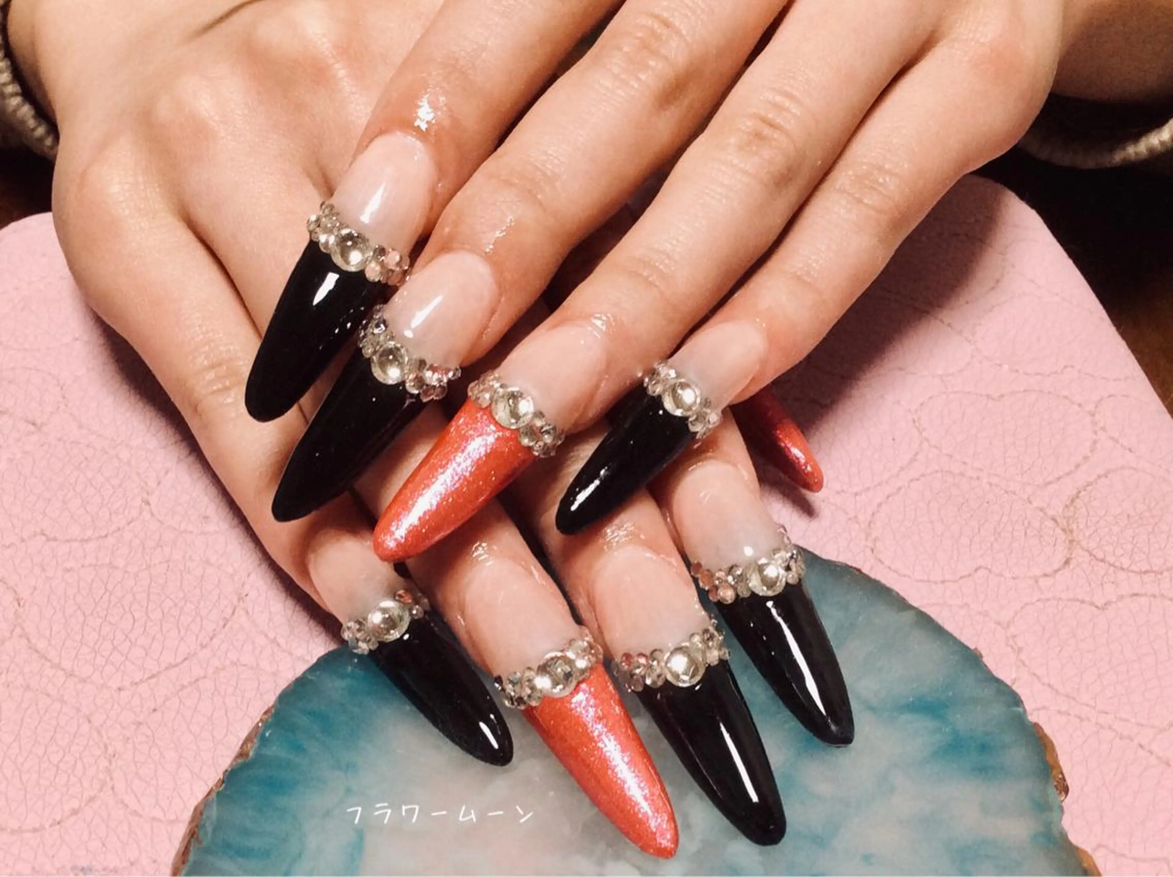 ネイル フラワー ムーンのネイルデザイン