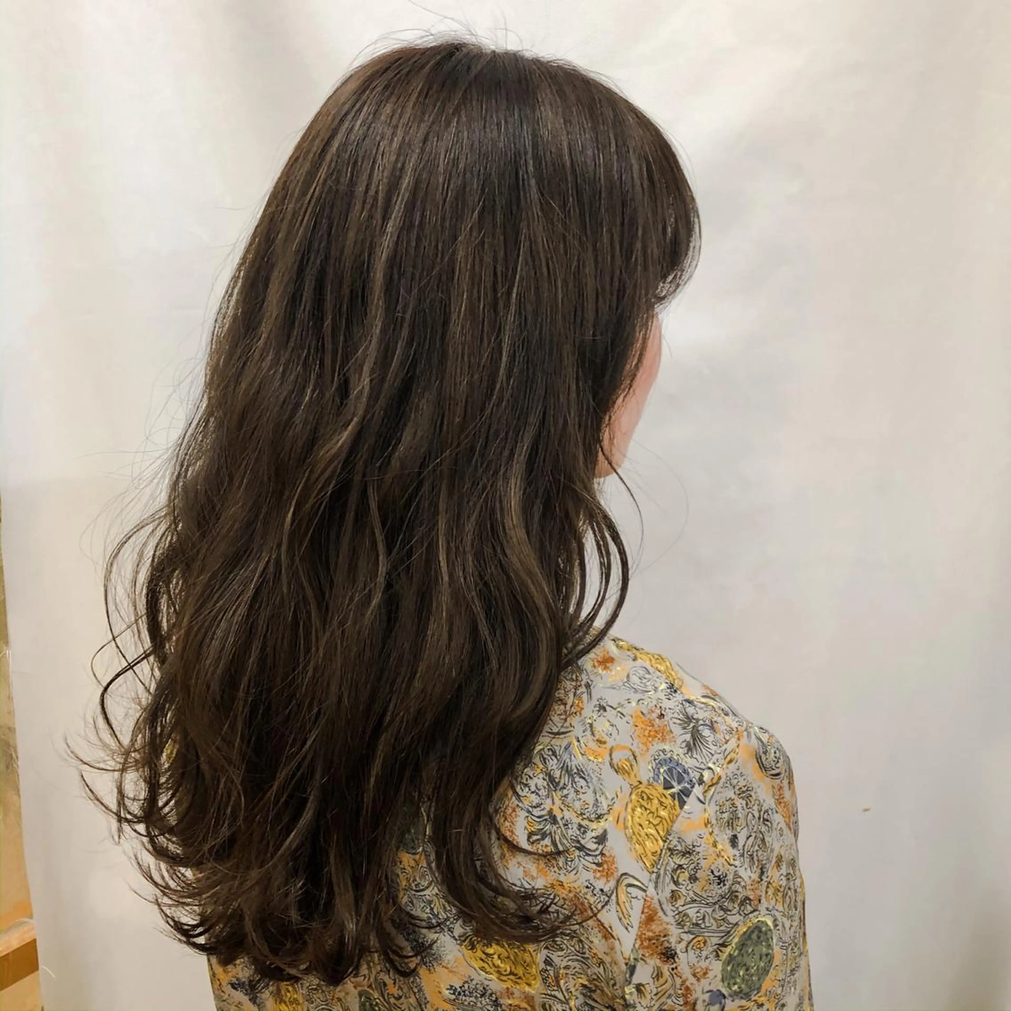 ロング カラー パーマ ヘアアレンジ マツエク・マツパ グレージュ ミルクティーグレージュ entality lit所属・暖色ボブ 🍊rikakoのヘアスタイル