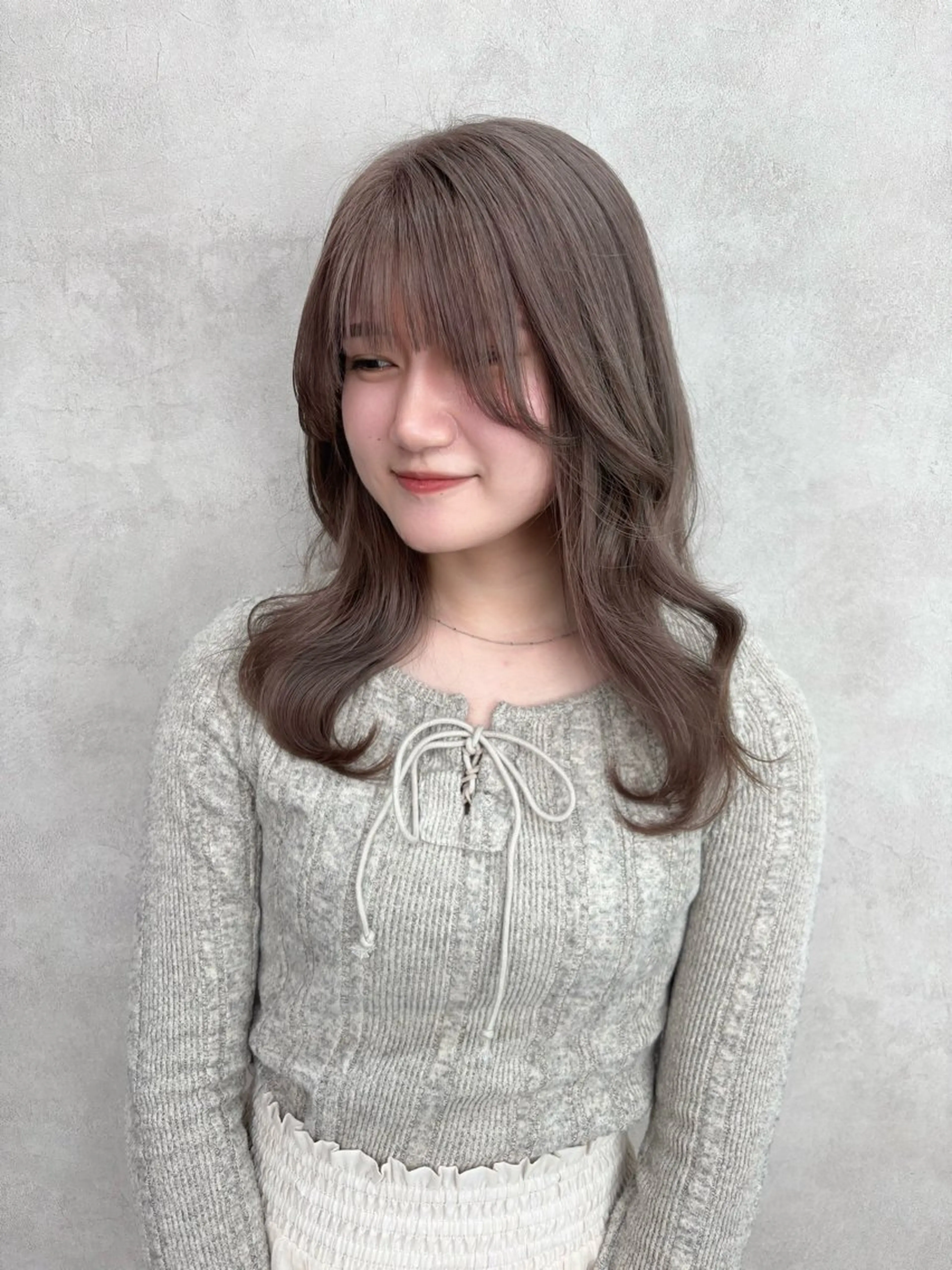 セミロング カラー ブリーチ グレージュ ミルクティーグレージュ ヘアカラー Rin♡透明感ピンク 🎀白肌ラベンダーのヘアスタイル