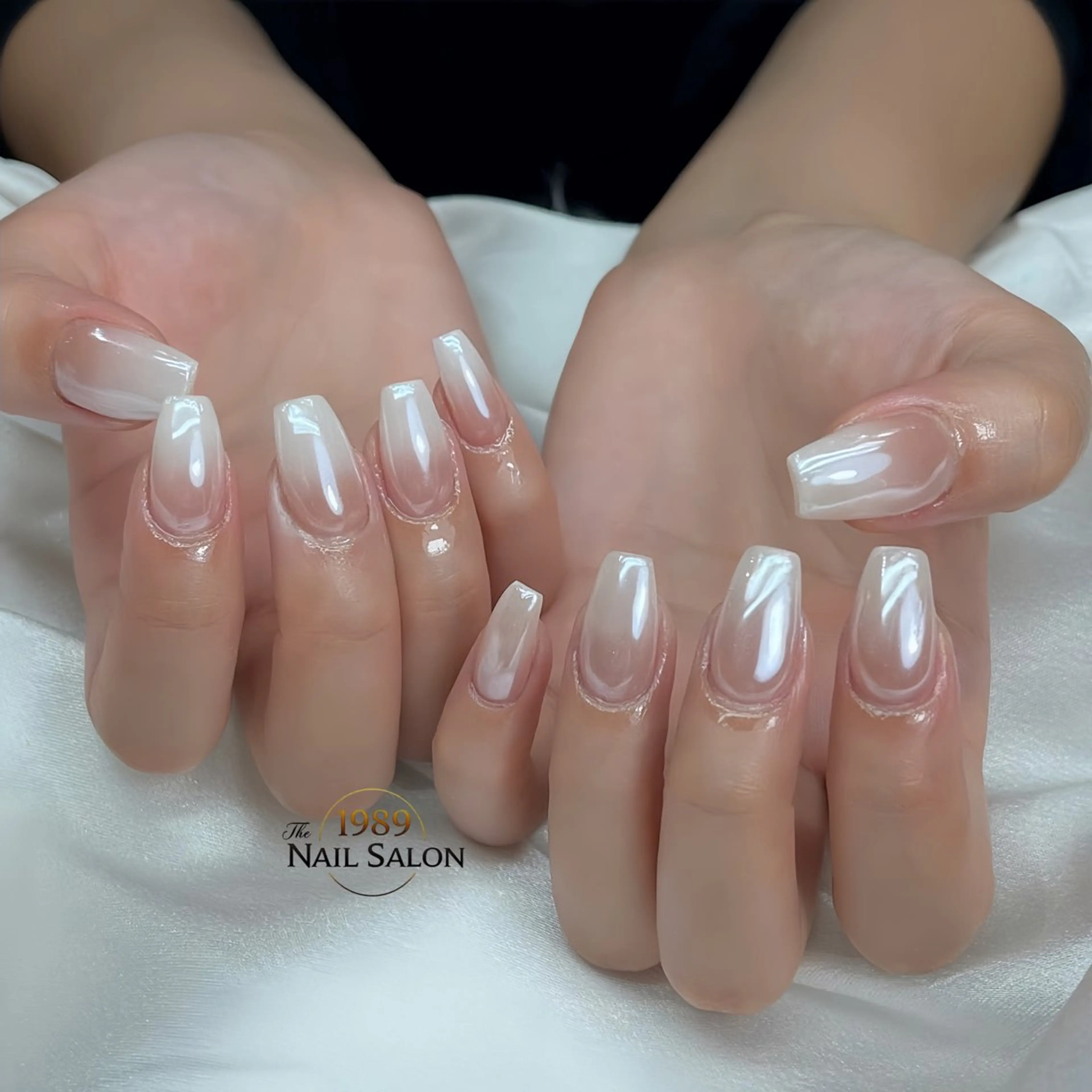 ネイル ミラーネイル The 1989 Nail Salonのネイルデザイン