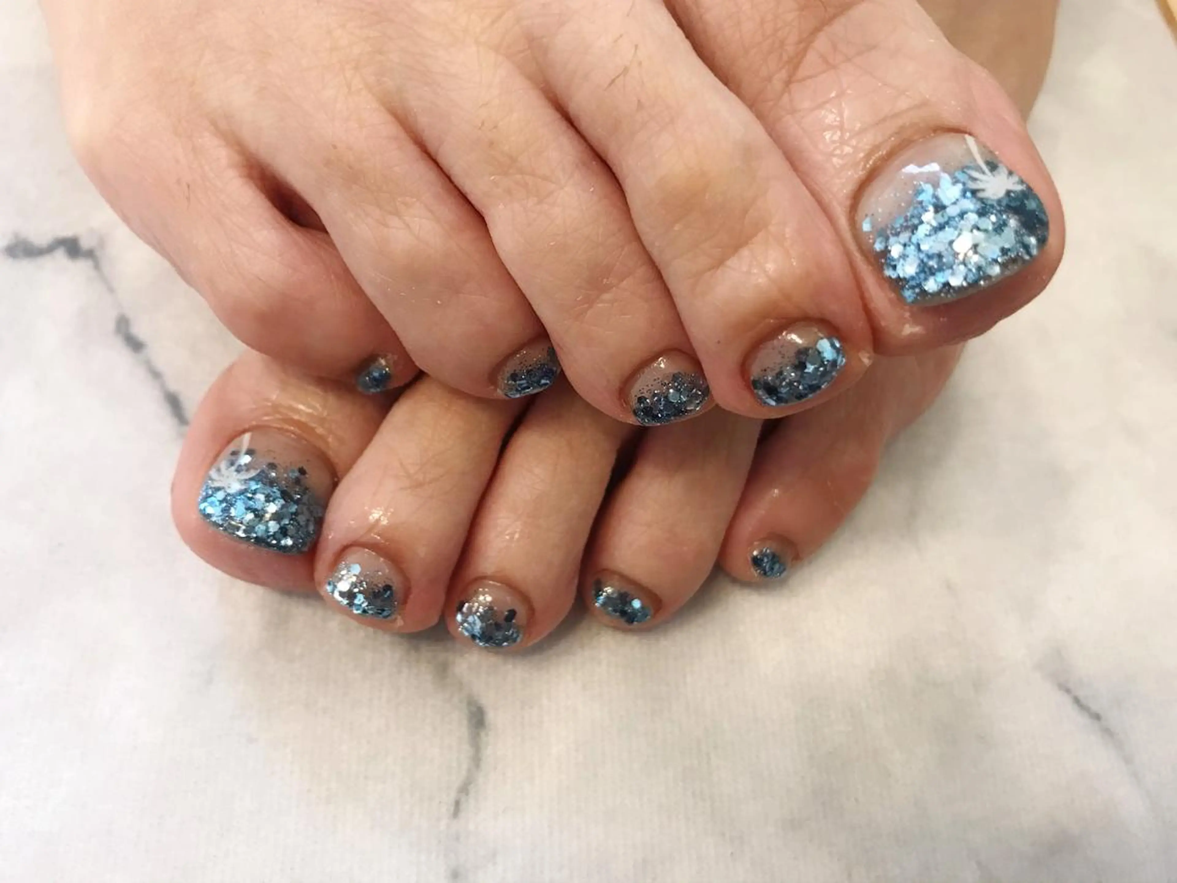 ネイル ネイルリボン 受付スタッフのネイルデザイン