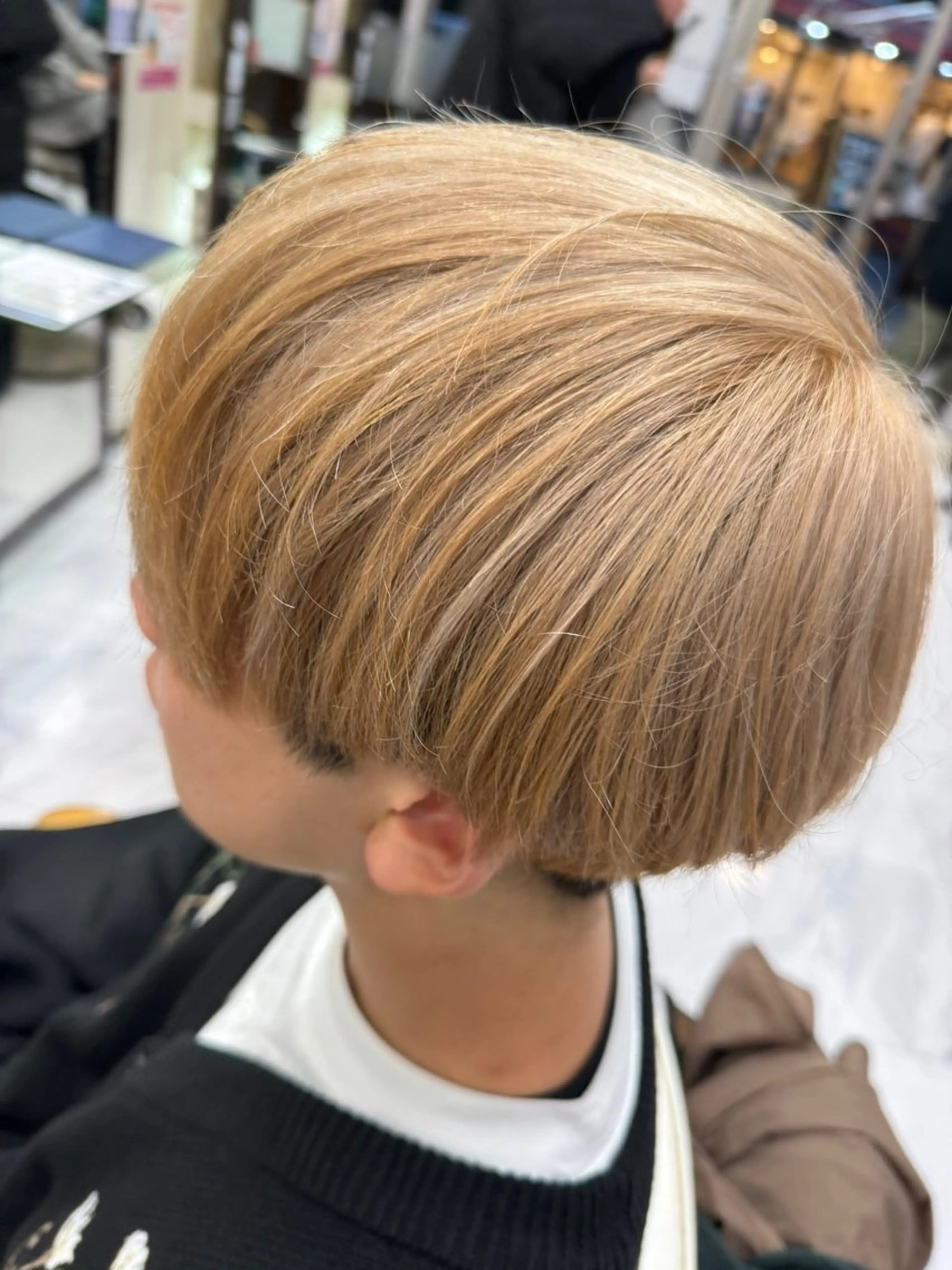 ショート カラー ヘアアレンジ メンズ 切りっぱなしボブ 前下がりボブ メンズブリーチ メンズハイライト メンズハイトーン ヘアカラー トリートメント Zina 大宮所属・目黒 碧人のヘアスタイル