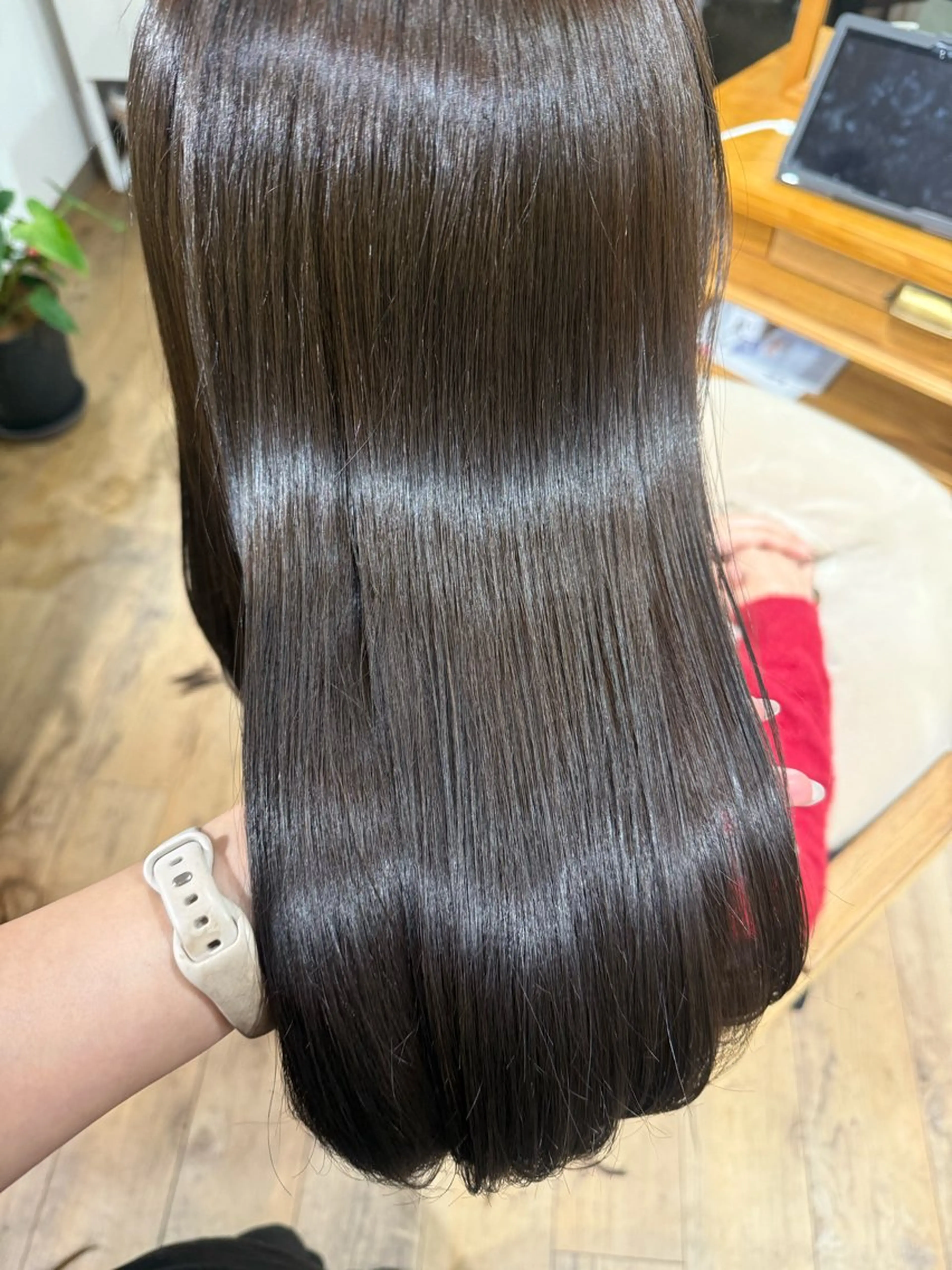 セミロング カラー ブリーチ グレージュ ブリーチなしカラー オリーブグレージュ オリーブグレー ✨艶髪✨ 奈須晴香のヘアスタイル