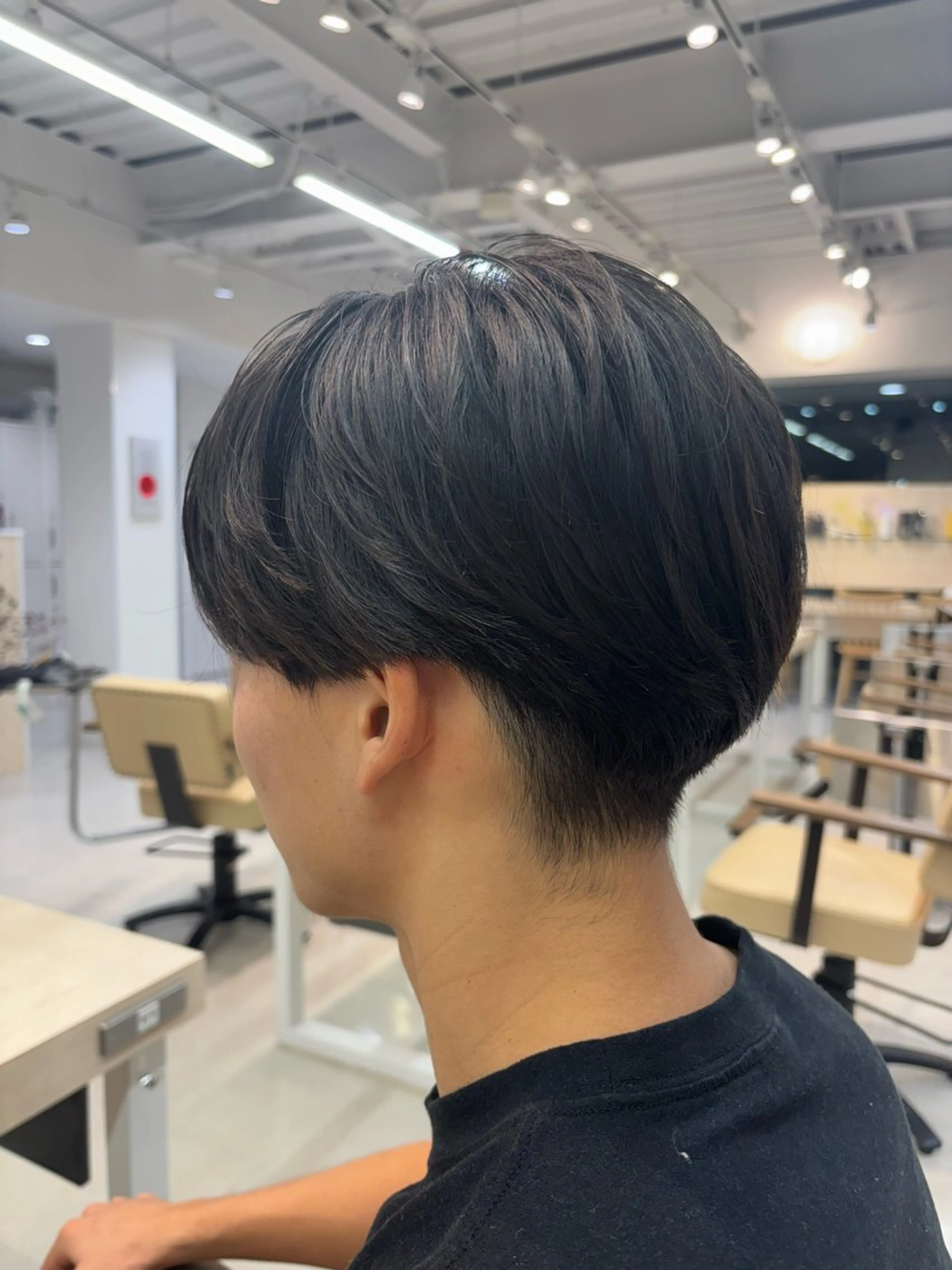 メンズ ビジネス フェードカット マッシュ スキンフェード ツーブロック カット ニュアンスパーマ/ フェザー/マッシュのヘアスタイル