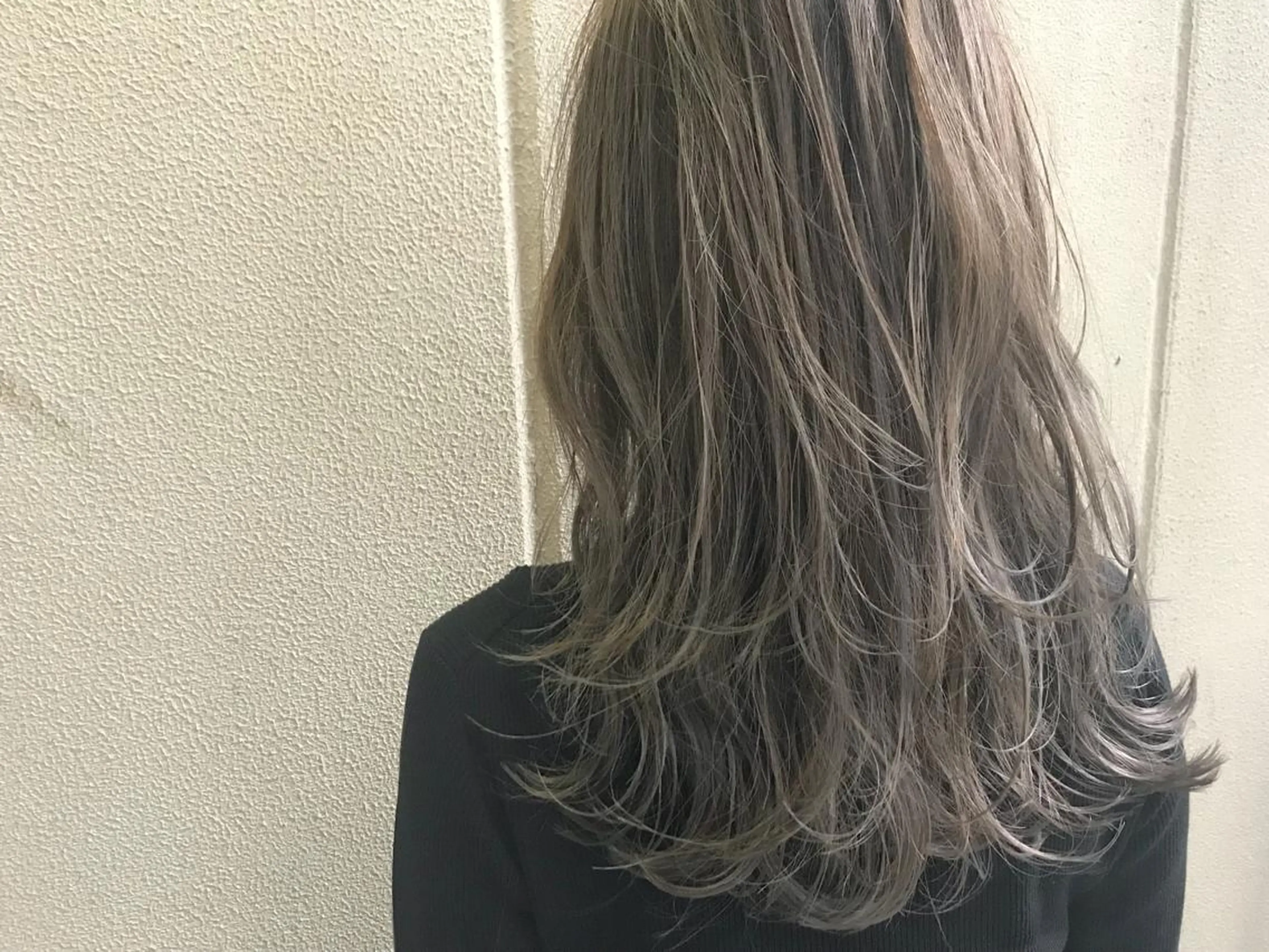 セミロング アッシュ ハイライト レイヤーカット カラーリスト菅野 竜矢🌈のヘアスタイル