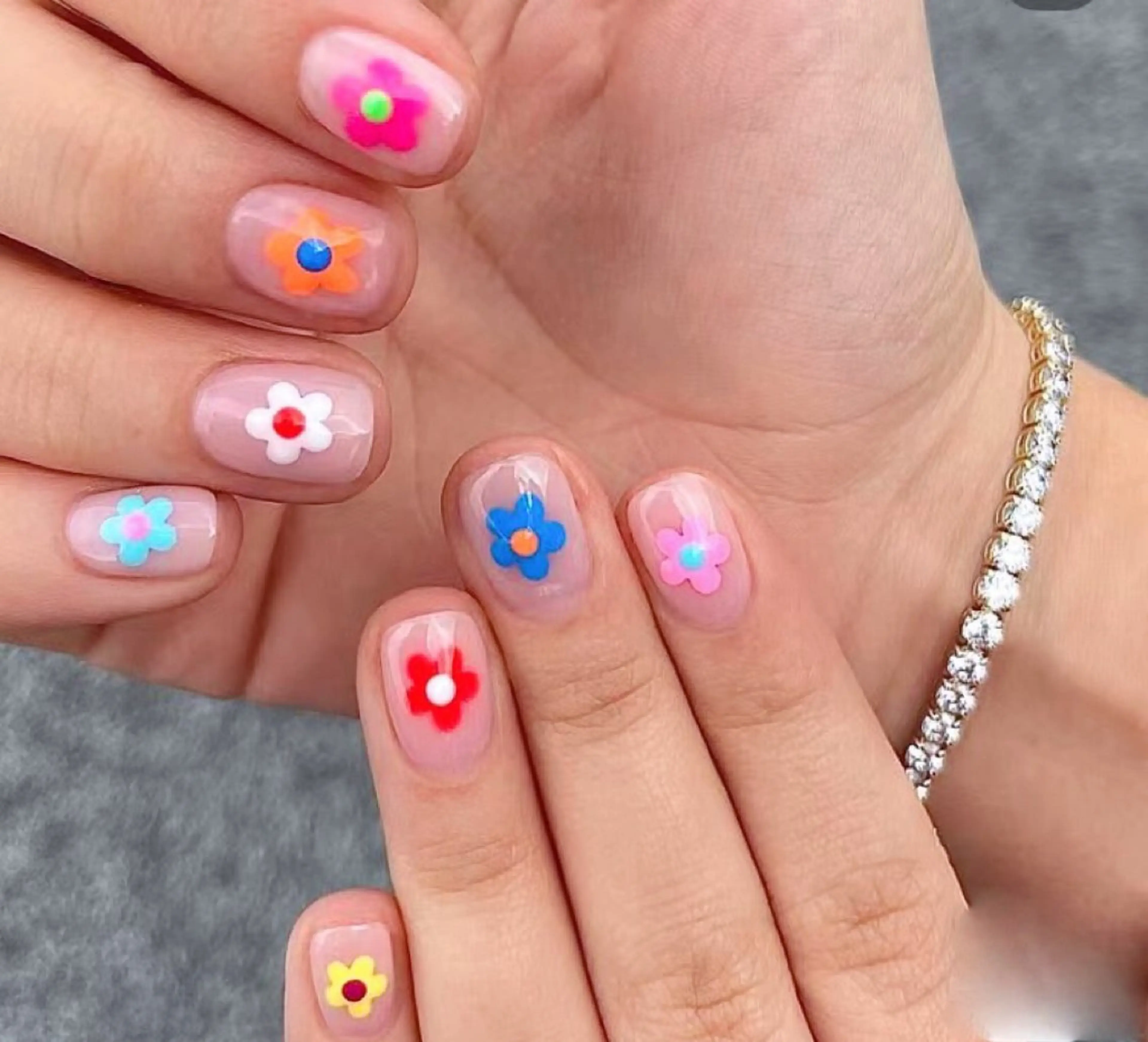 ネイル ハンドネイル MoonNail ユリ🌸のネイルデザイン