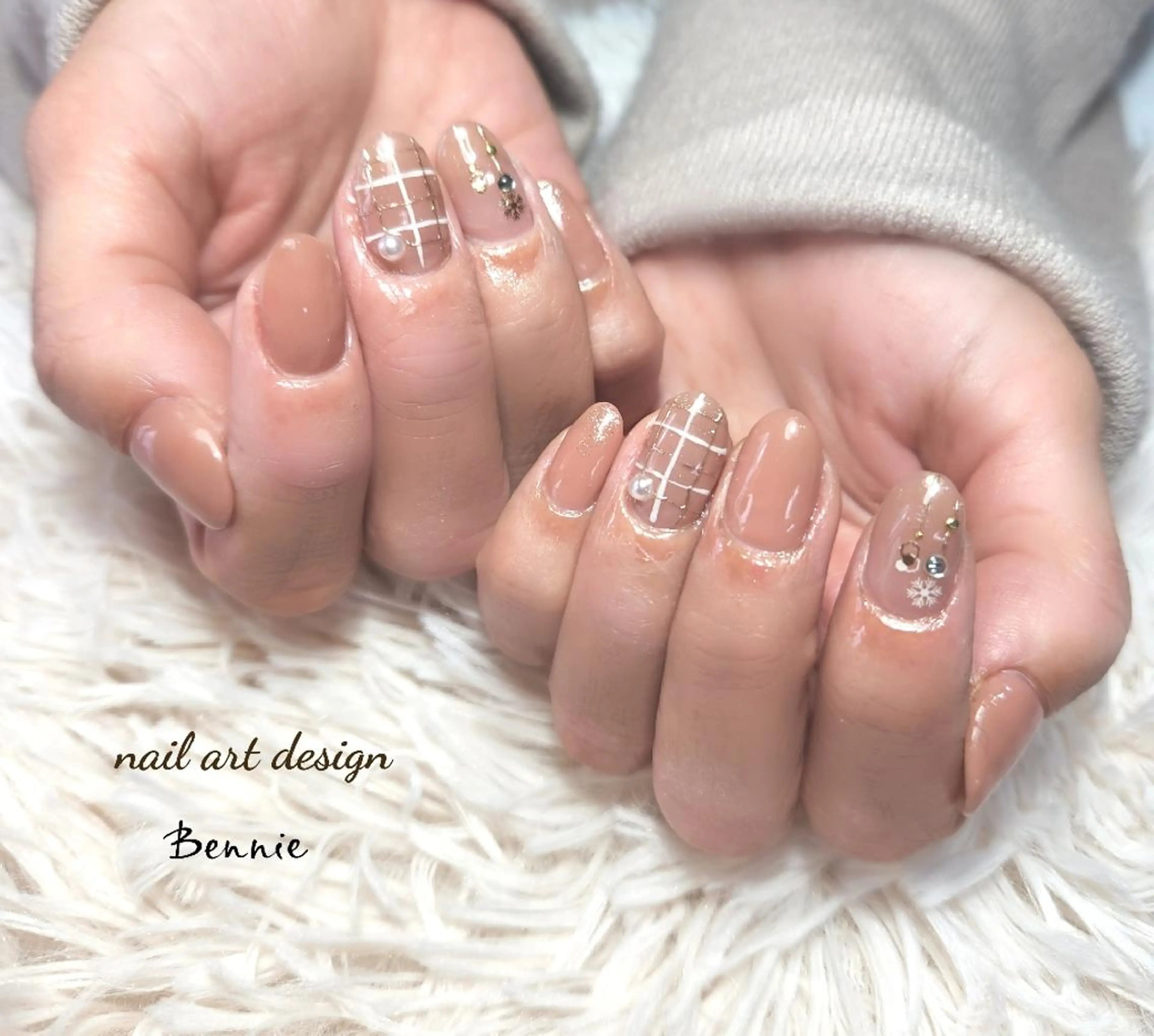 ネイル 氷ネイル・うるうるネイル ミラーネイル オフィスネイル 赤色 冬ネイル   BENNIEのネイルデザイン