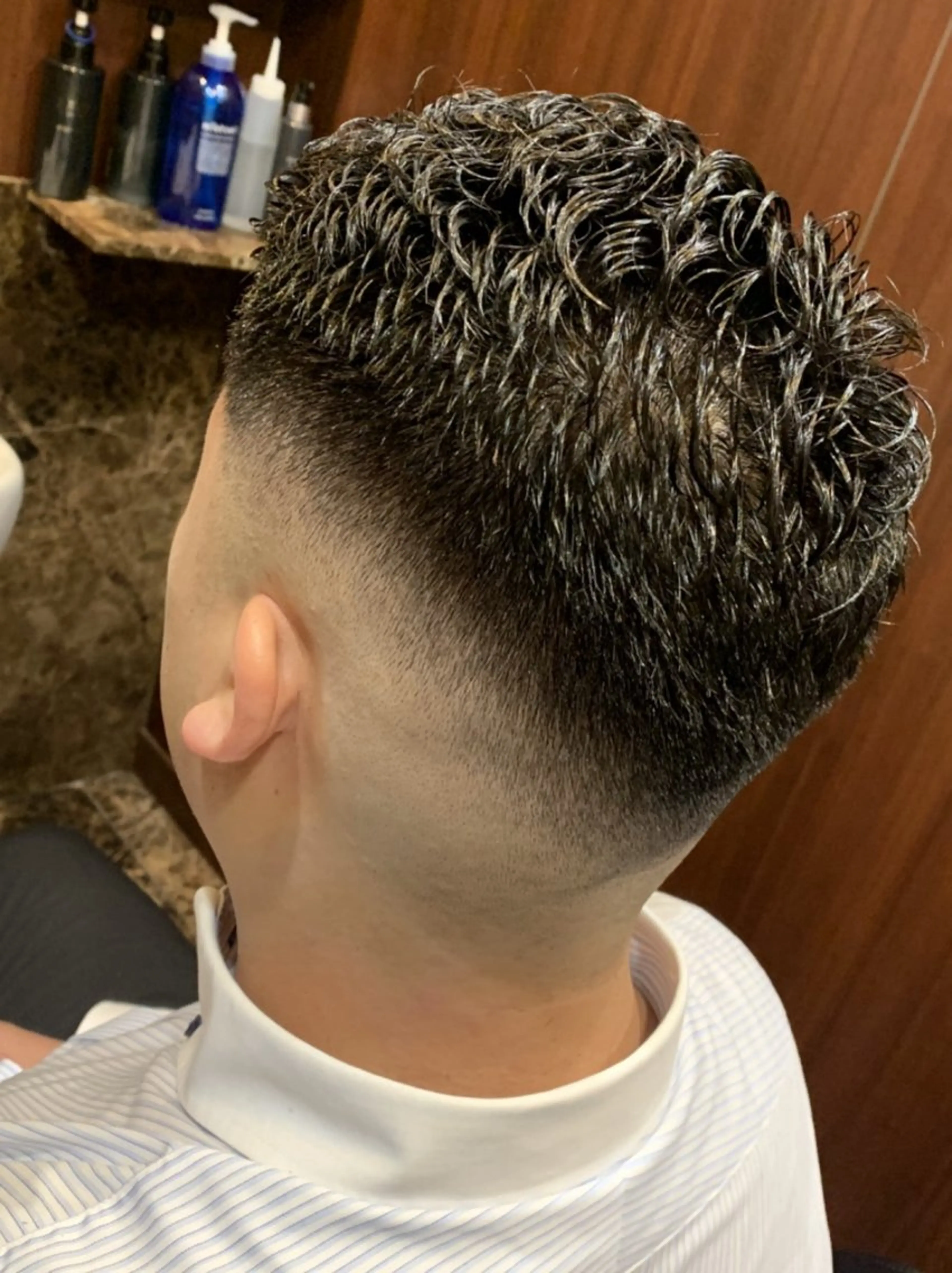 ショート メンズ フェードカット スキンフェード 外国人風カラー 奥山 昇陽のヘアスタイル