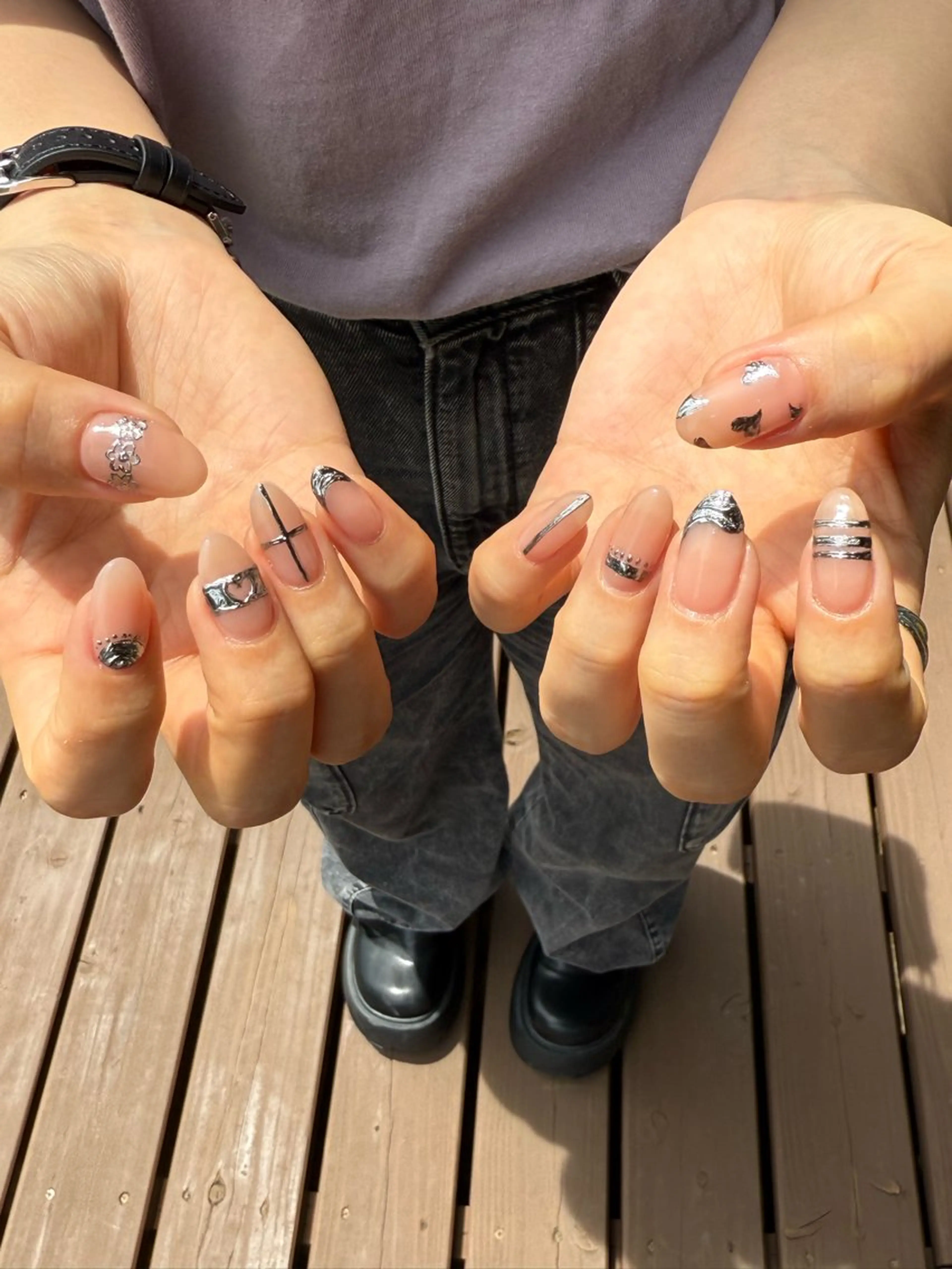 ネイル ミラーネイル シルバー ハンドネイル ︎︎☾ minami︎︎☾のネイルデザイン