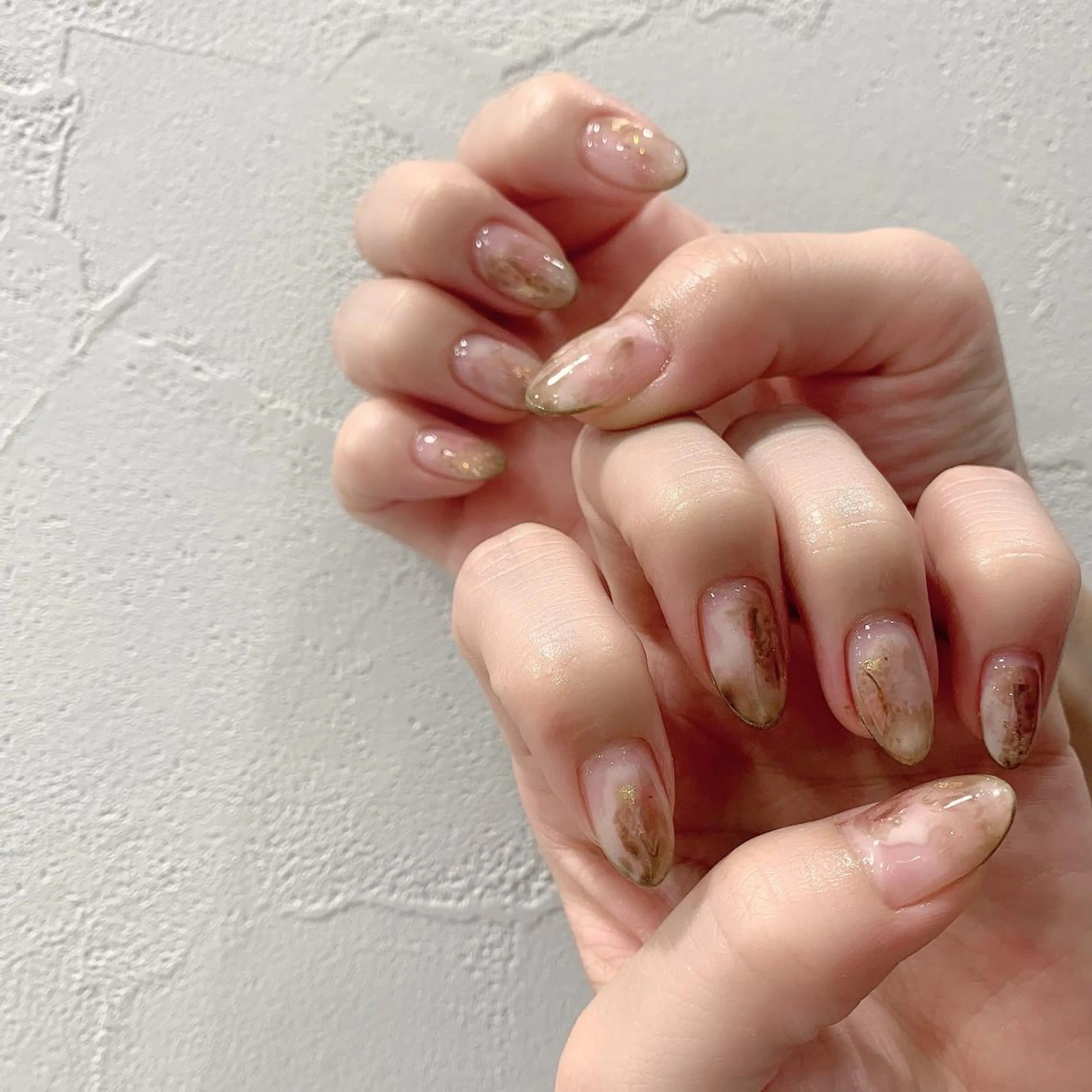 ネイル ブラウン ニュアンスネイル シンプルネイル ホワイト ハンドネイル 佐藤 まりえのネイルデザイン