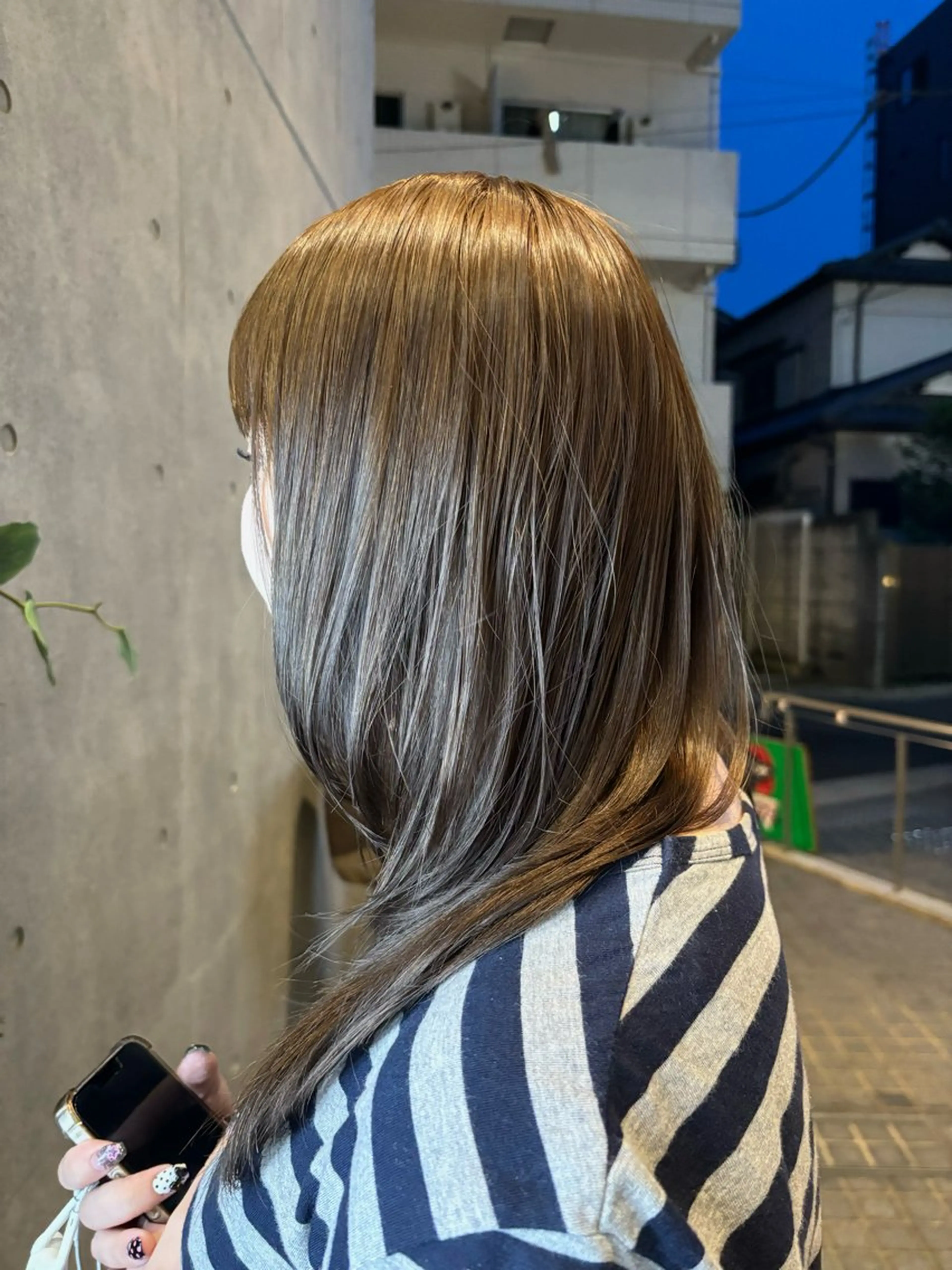 セミロング カラー ベージュカラー 一目惚れ艶ハイトーン バンド/しほのヘアスタイル