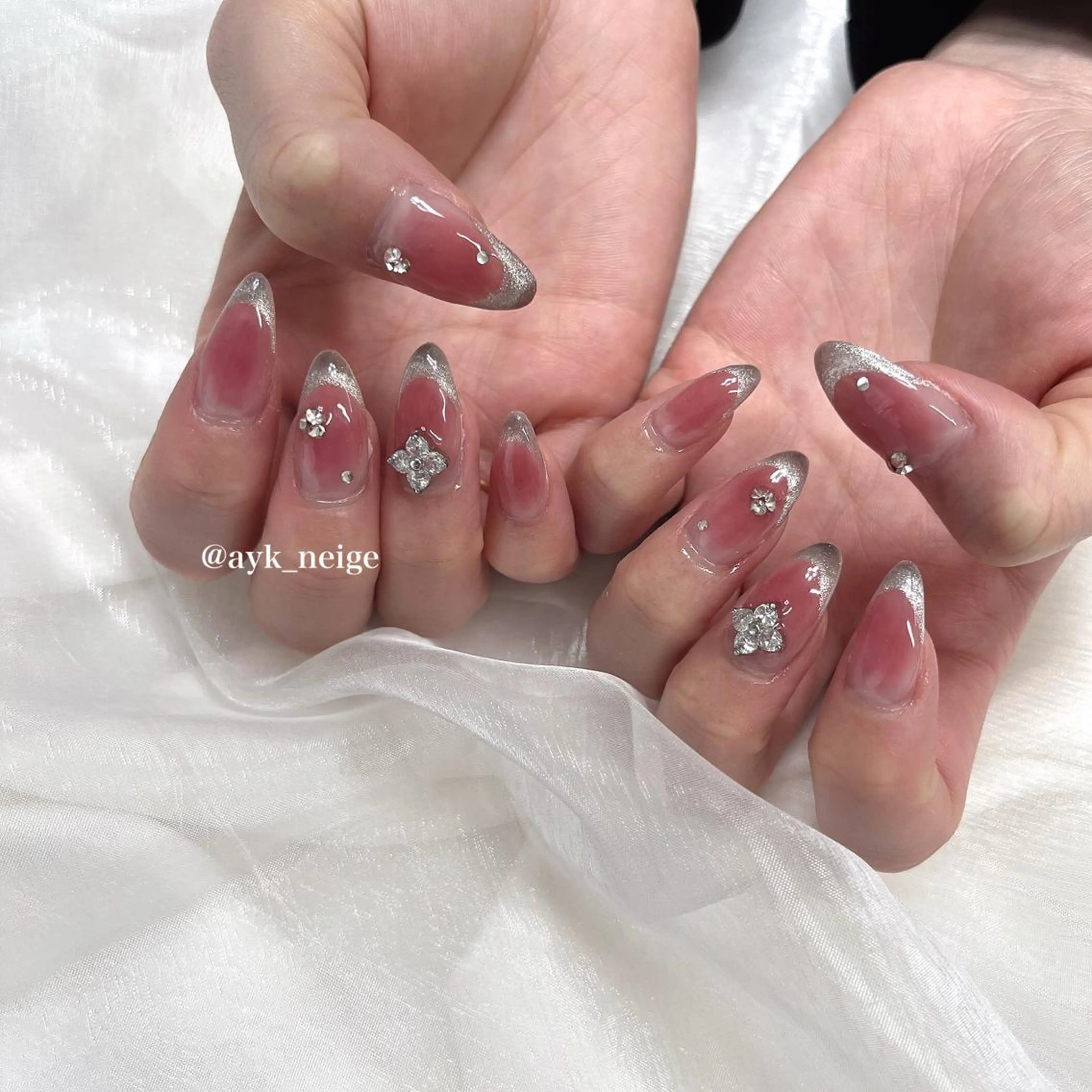 ネイル フットネイル フレンチネイル キラキラネイル 韓国ネイル リボン n'eige nail所属・大谷 綾香のネイルデザイン