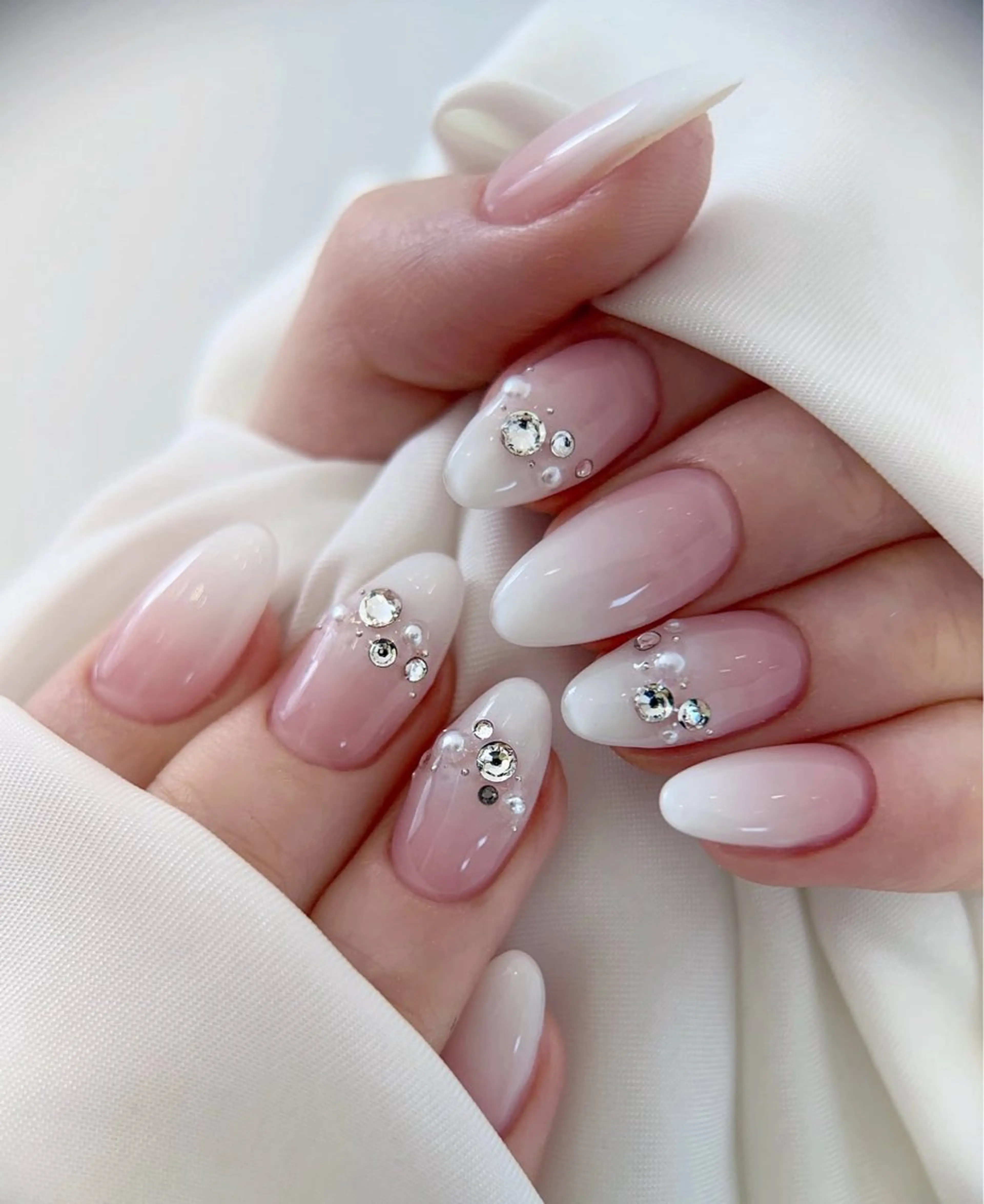 ネイル キラキラネイル マグネットネイル ミラーネイル ニュアンスネイル 春ネイル ハンドネイル Lyna 池袋のネイルデザイン