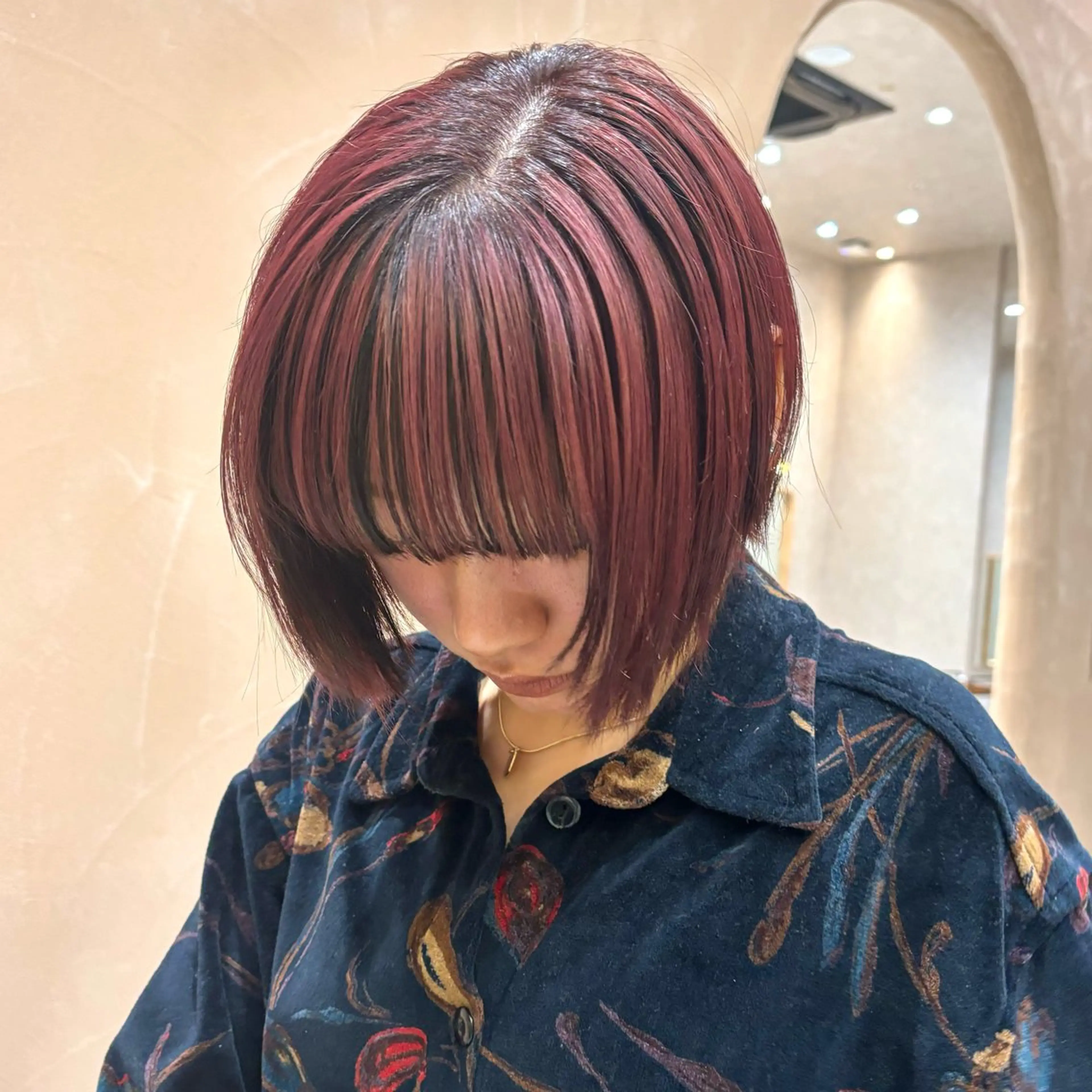 カラー ミストバング ブリーチ フェイスフレーミング レッドカラー 🍒ばばみさき/ マンツーマン施術🍒のヘアスタイル