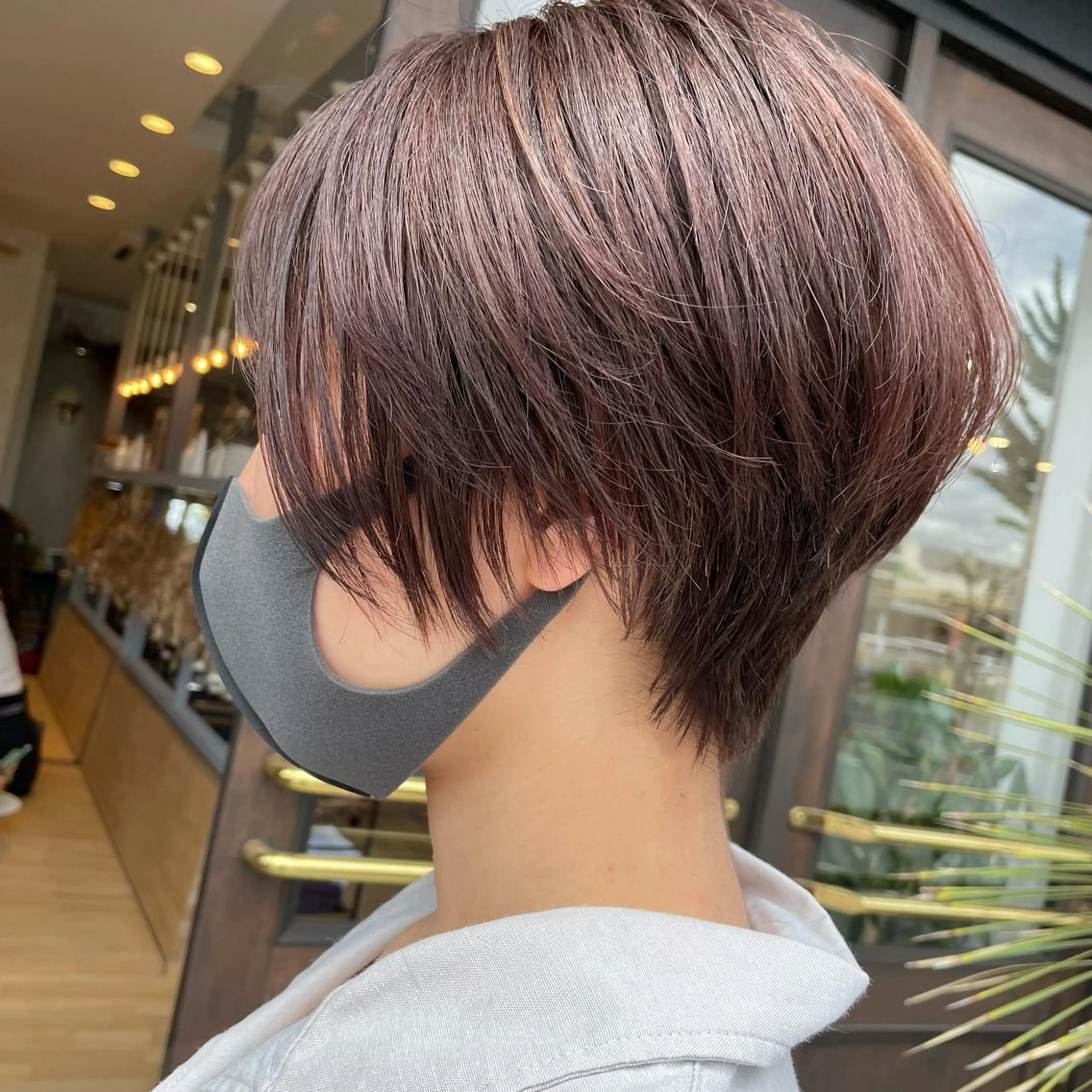 ショート カラー ブラウンカラー バイオレットカラー ショートヘア 三村 桜生のヘアスタイル