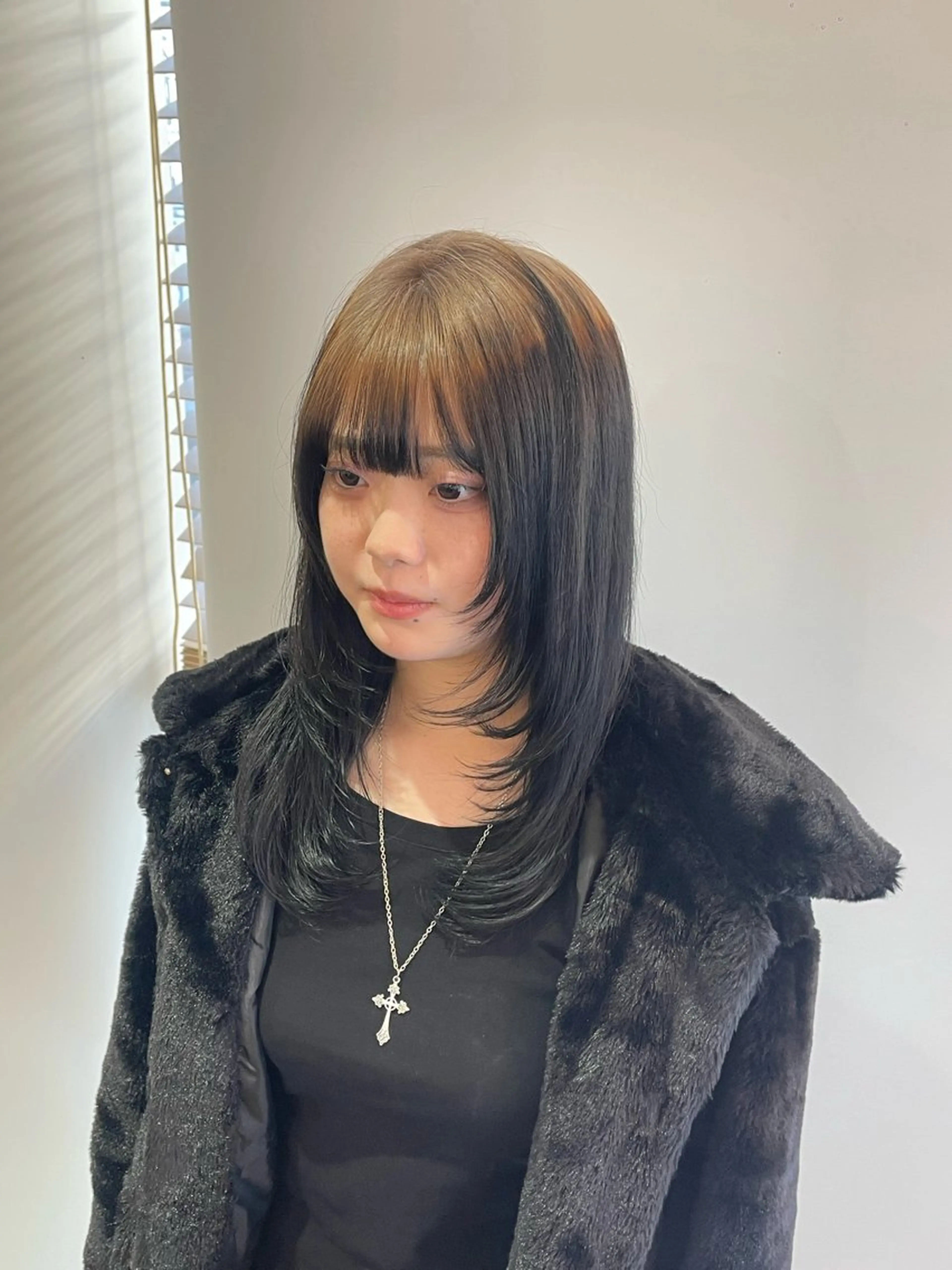 ミディアム カラー レイヤーカット カット ヘアカラー トリートメント envogue ゆりのヘアスタイル