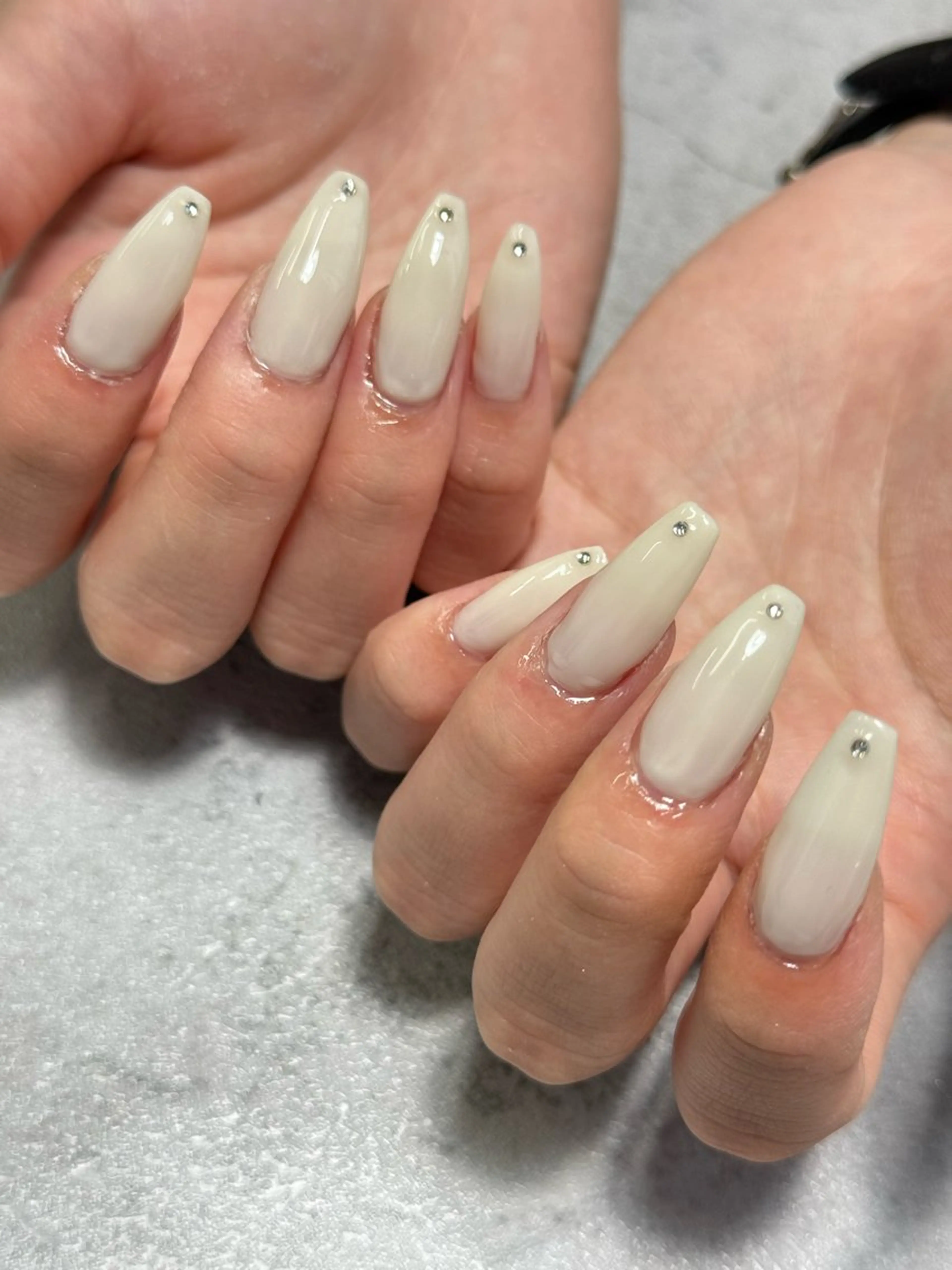 ネイル ホワイト ハンドネイル k+1💅🏻 miyukiのネイルデザイン