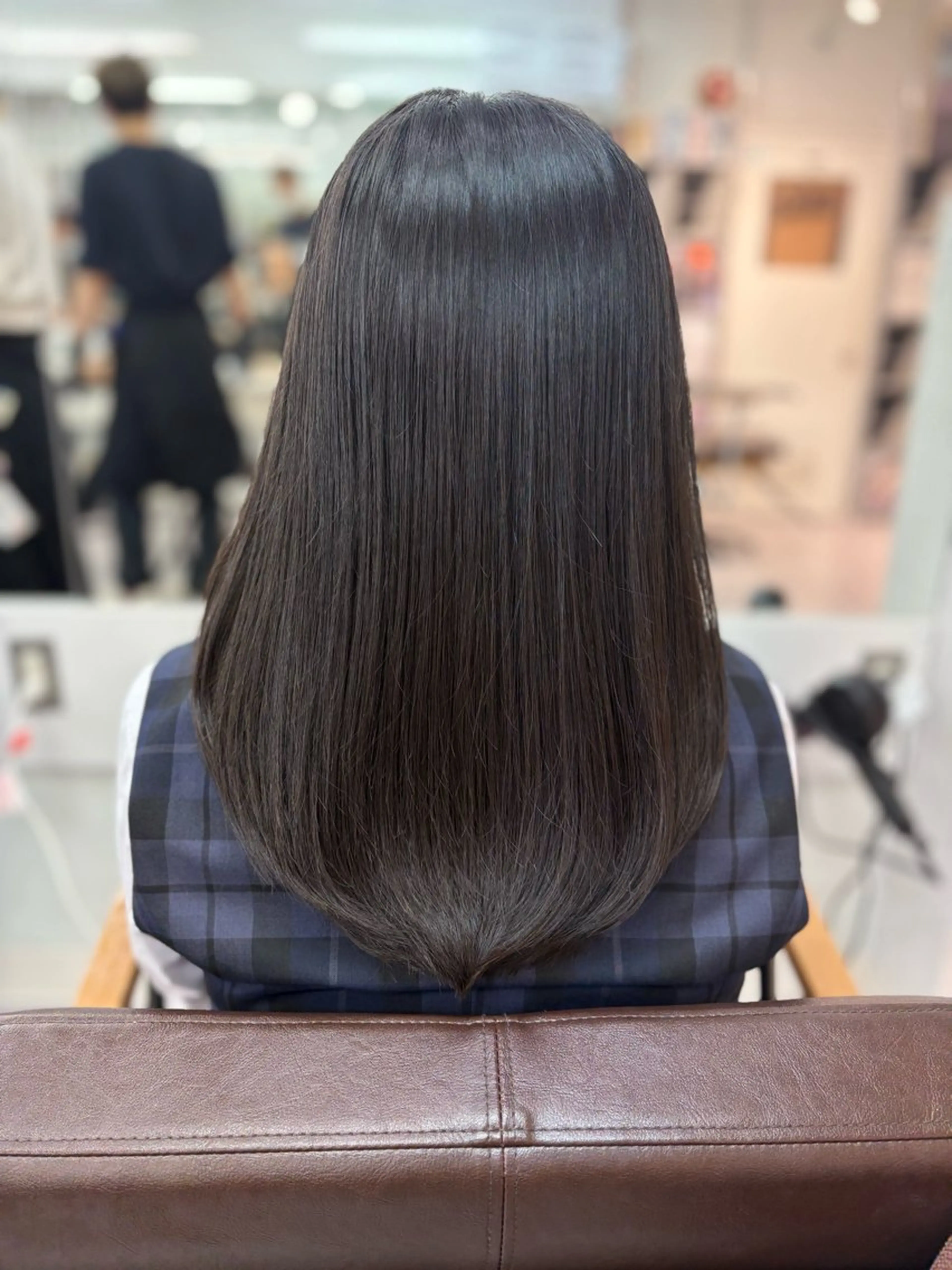 セミロング レイヤーカット カット 松山 彩香のヘアスタイル