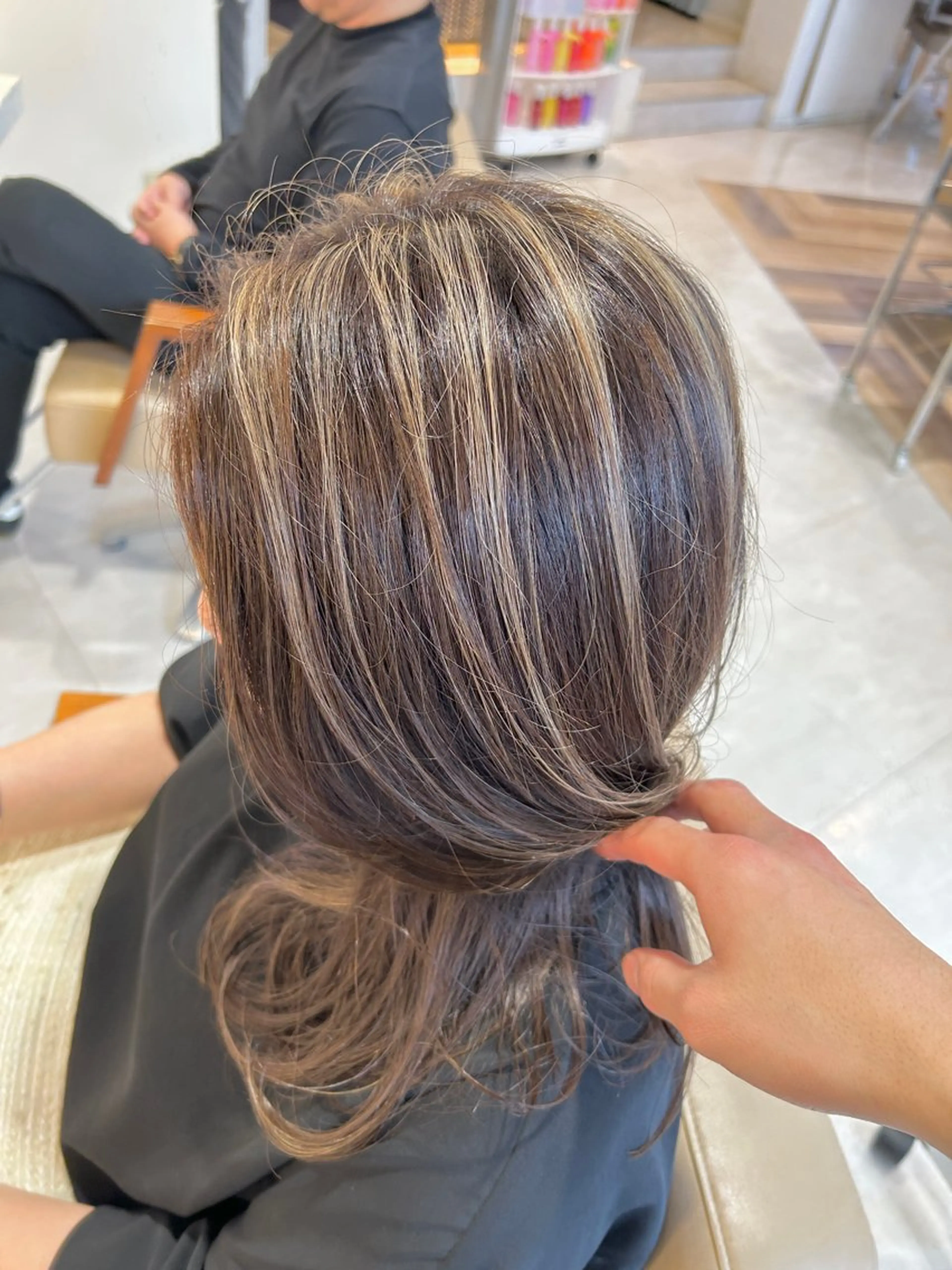 ロング カラー デザインカラー ハイライトカラー ハイライト ヘアカラー 野田阪神/レイヤー/ ハイライト/yuuのヘアスタイル