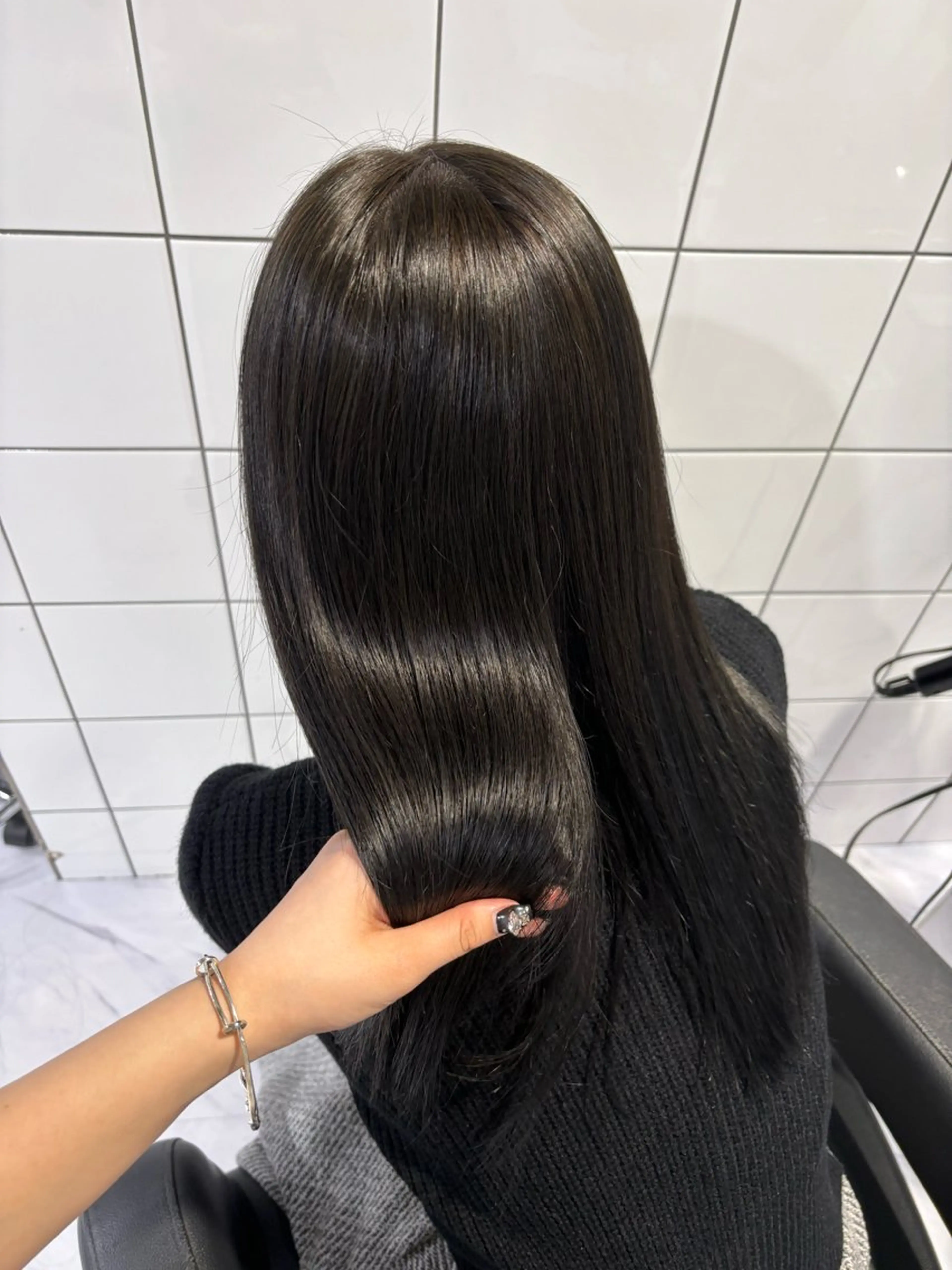 ロング カラー オリーブグレー 表参道♡暗髪♡ 艶カラー♡アユミのヘアスタイル