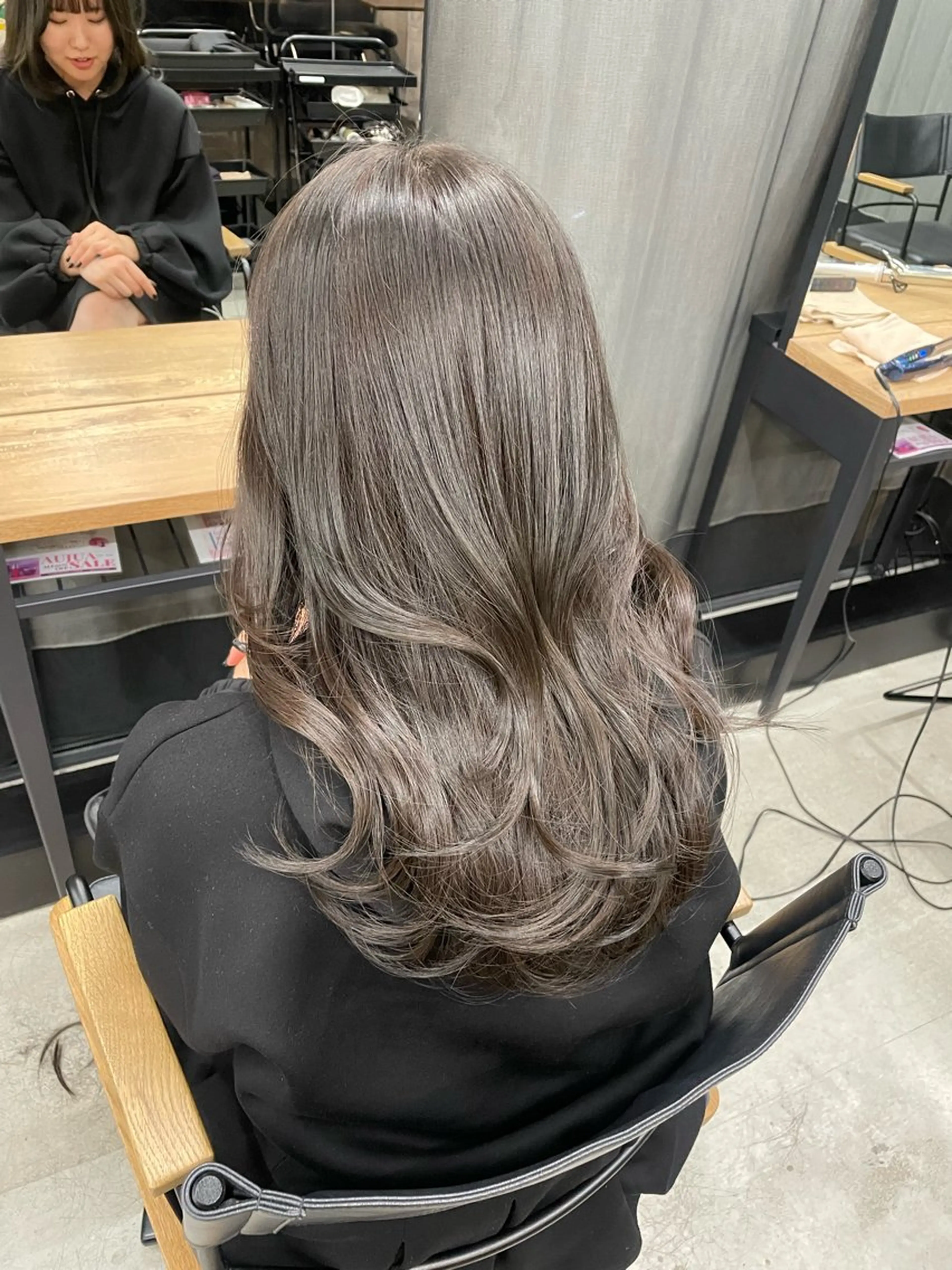 セミロング 伊藤 莉奈　韓国ヘアのヘアスタイル
