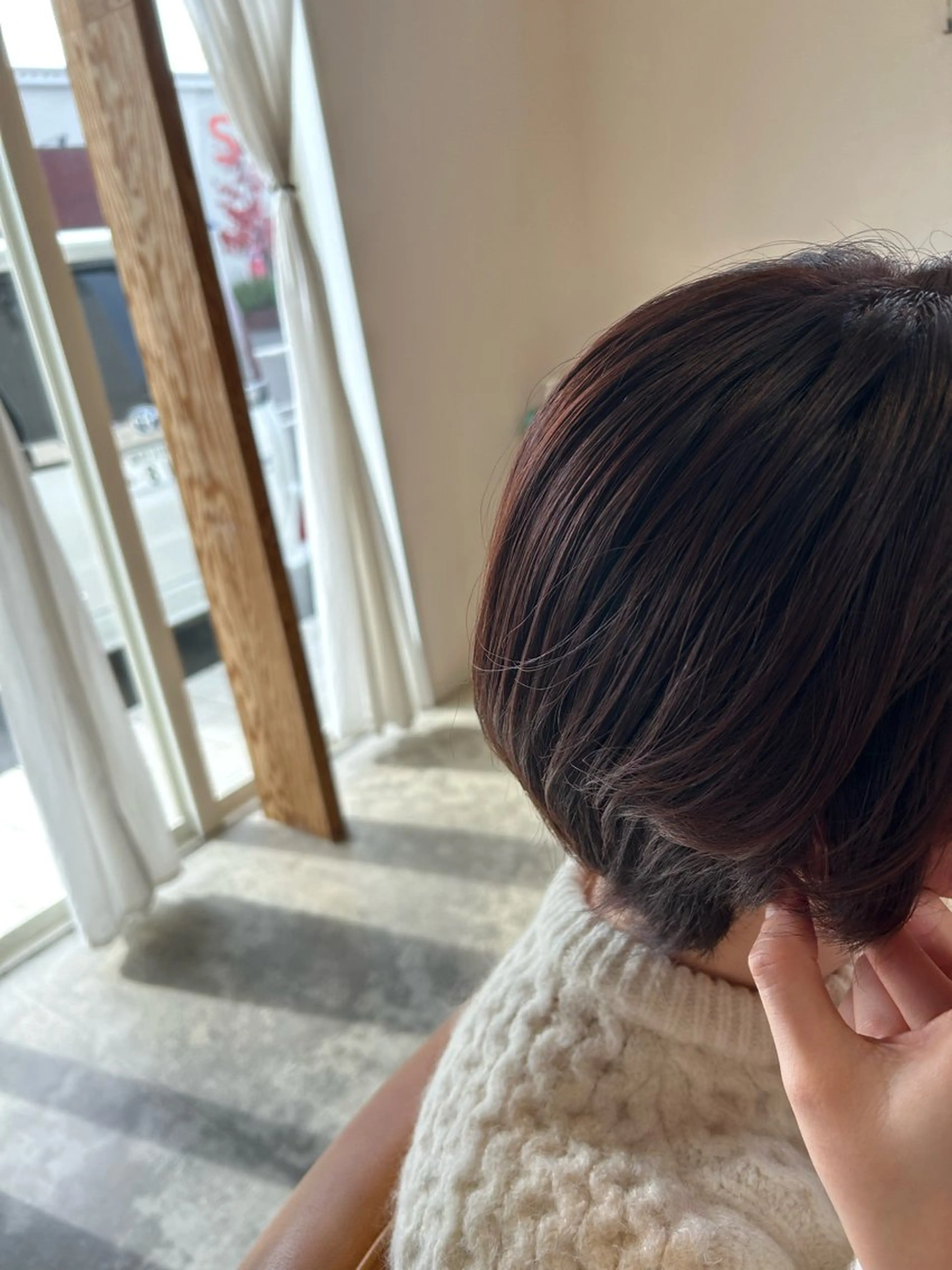 ショート カラー 透明感カラー デザインカラー レッドカラー 鏡原 実和のヘアスタイル