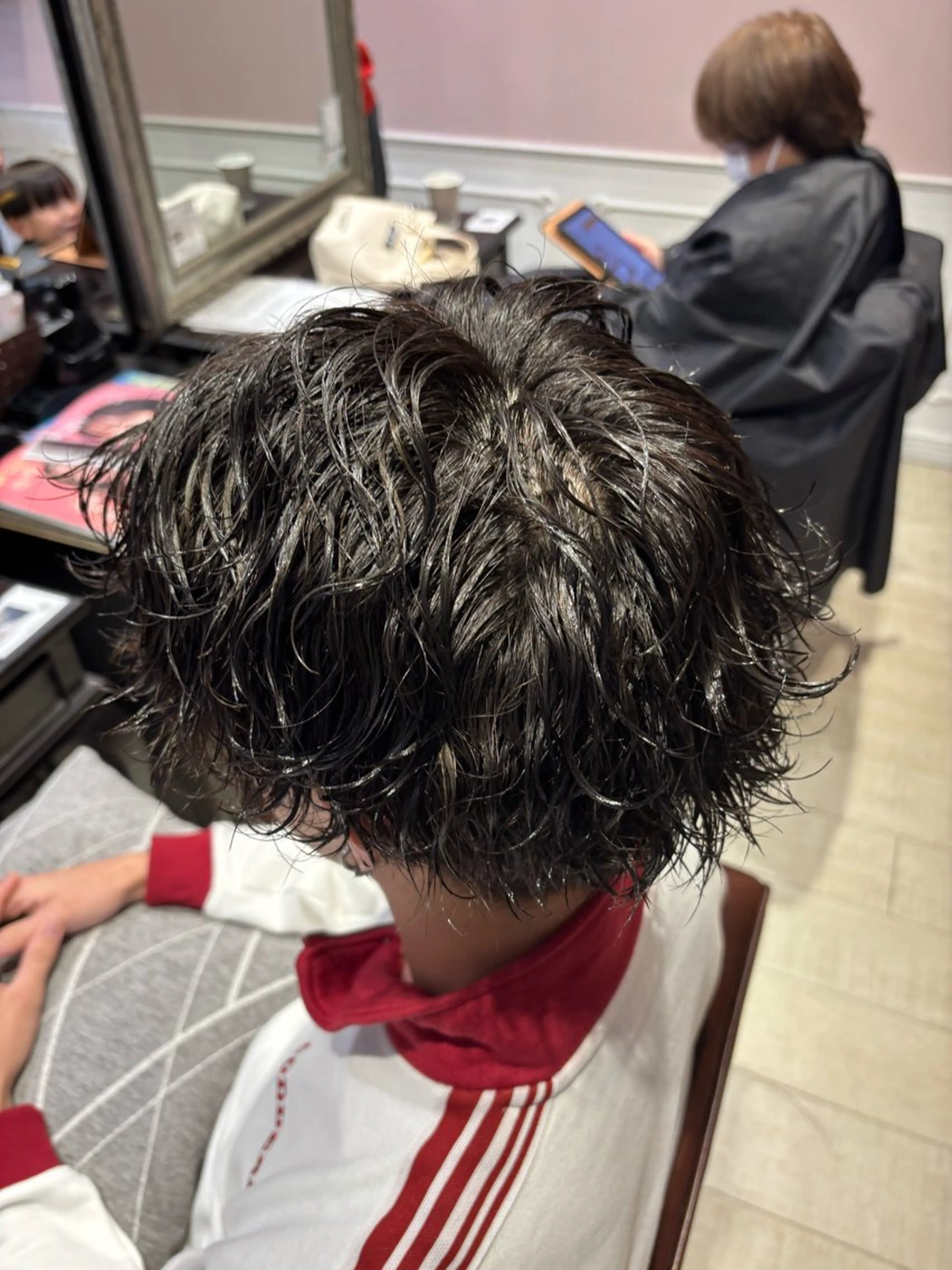 パーマ ツヤ感カラーレイヤー カット川野莉空のヘアスタイル