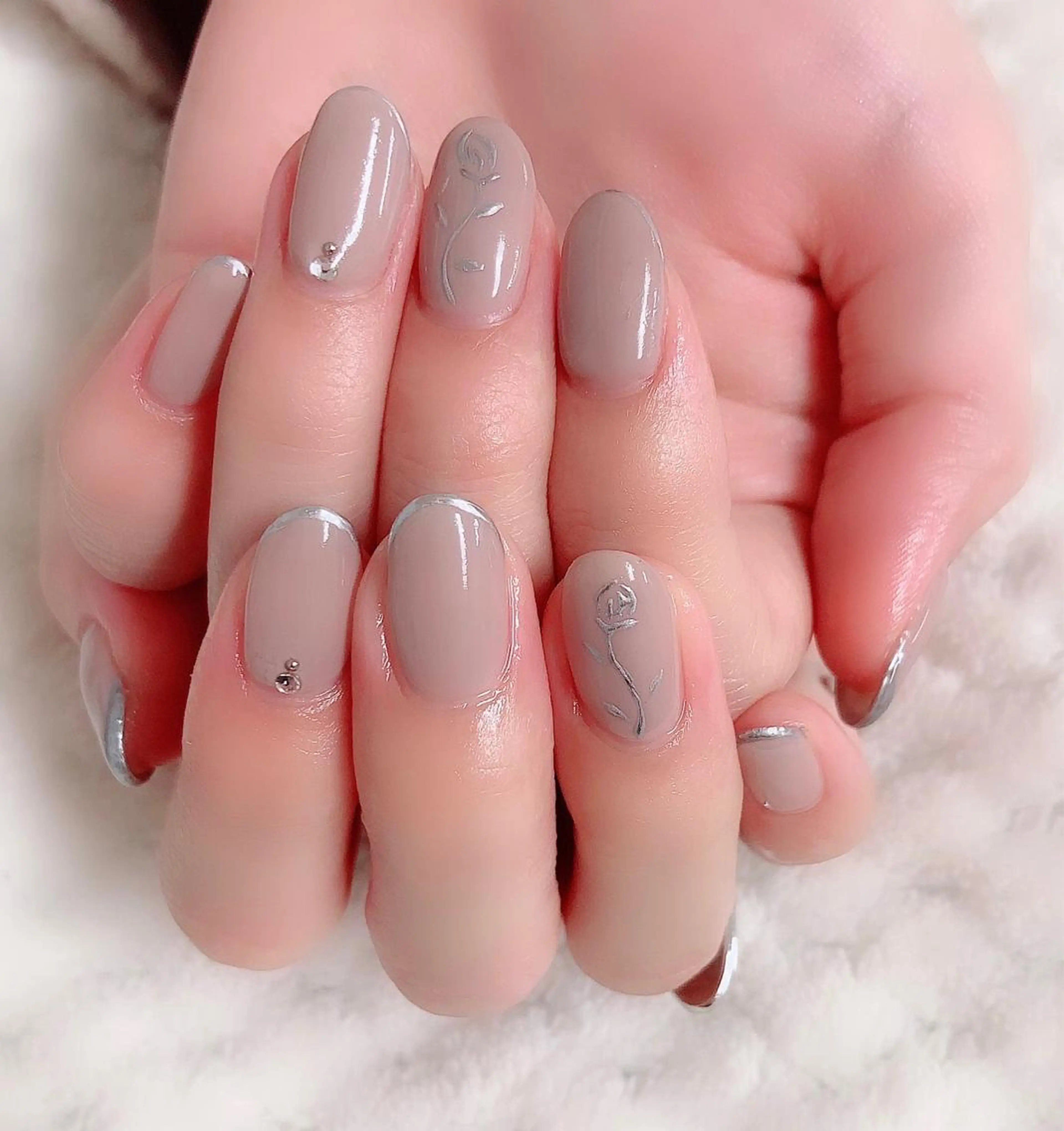 ネイル シルバー シンプルネイル ono megumiのネイルデザイン