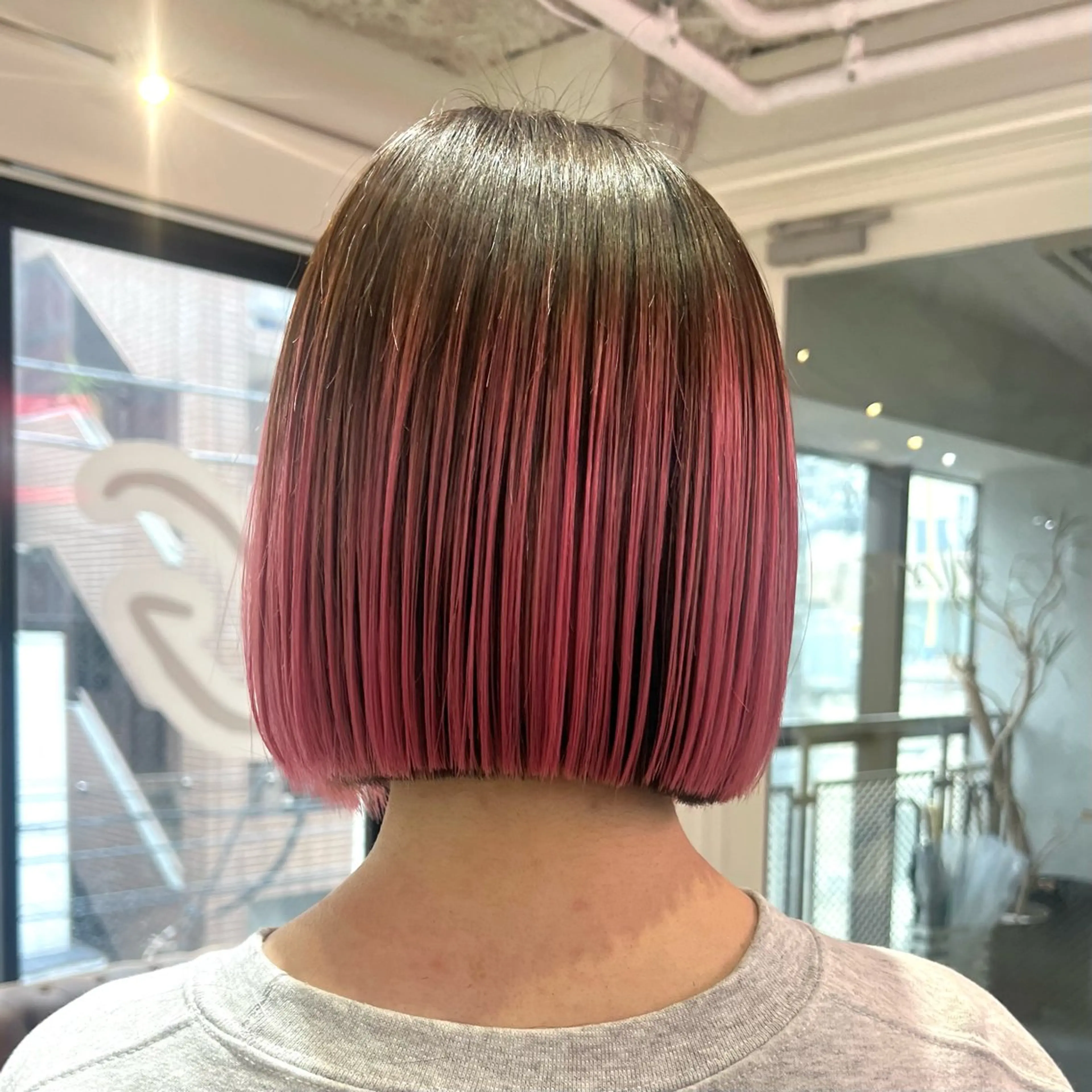 ショート カラー 🧨ブリーチー×ボブ レイヤー💎じゅえるのヘアスタイル