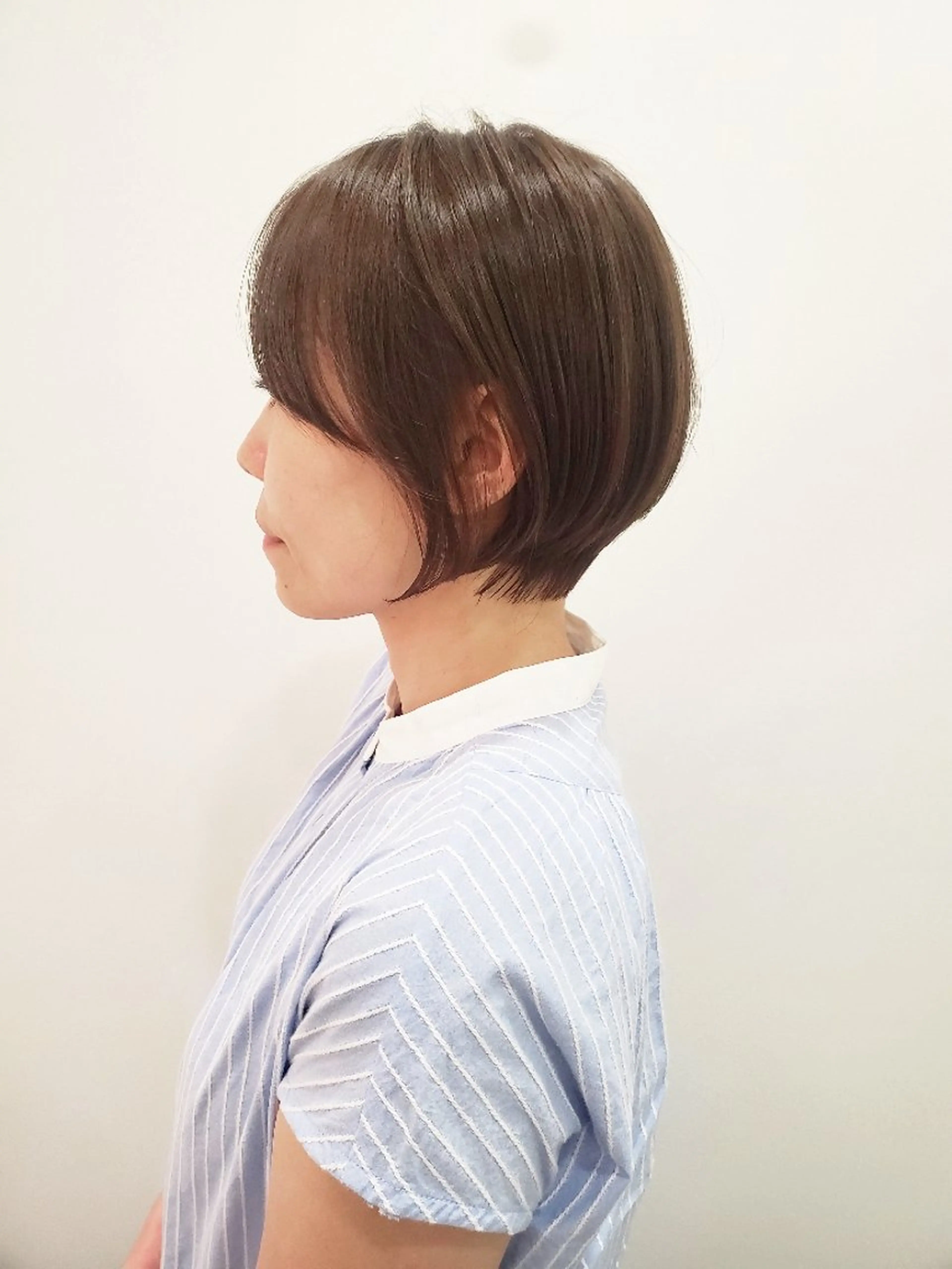 ショート カラー ショートボブ アッシュ ベージュカラー ボブ ショートヘア 齋藤 愛美のヘアスタイル