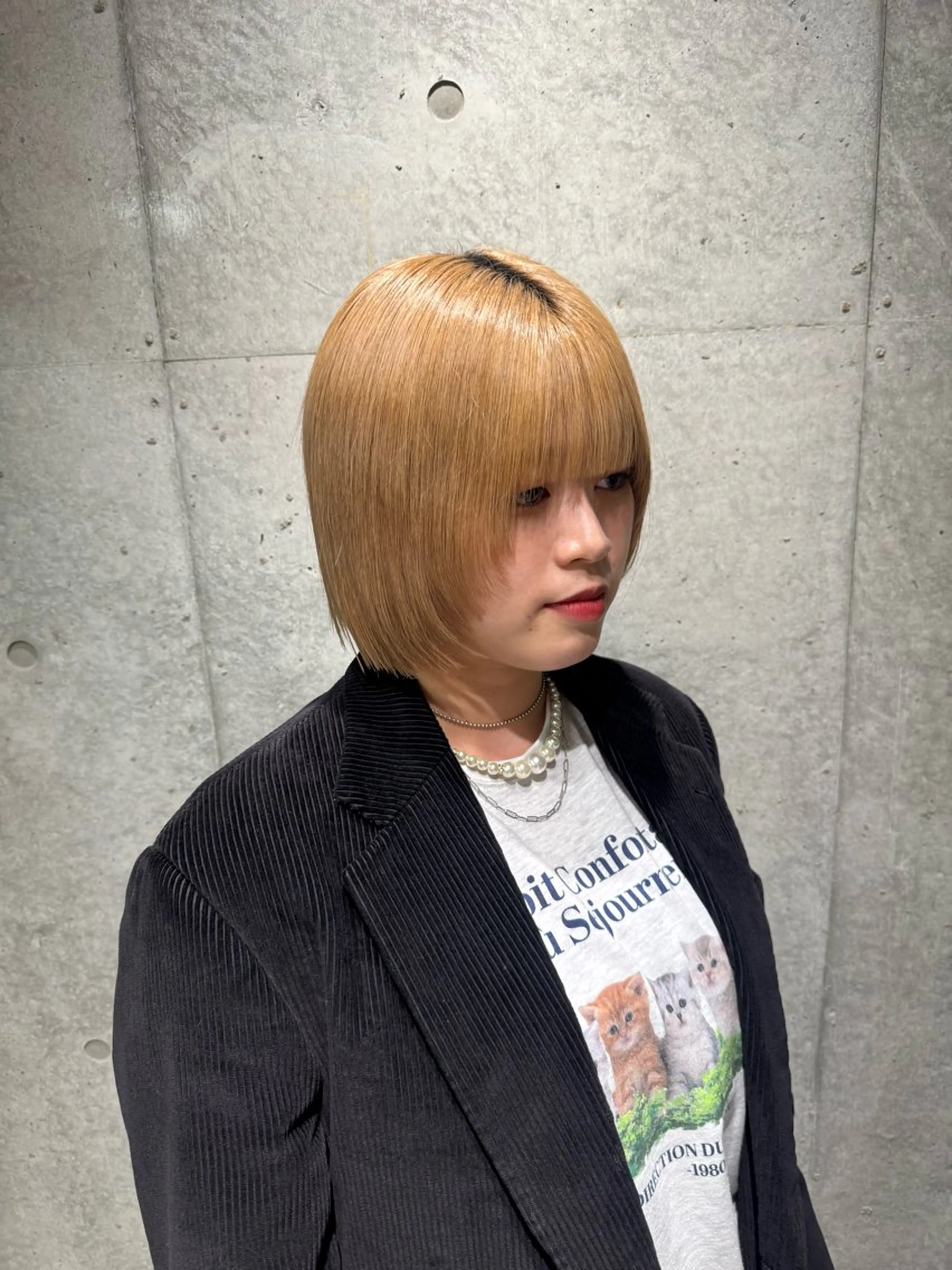 ショート karin ボブハイトーンのヘアスタイル