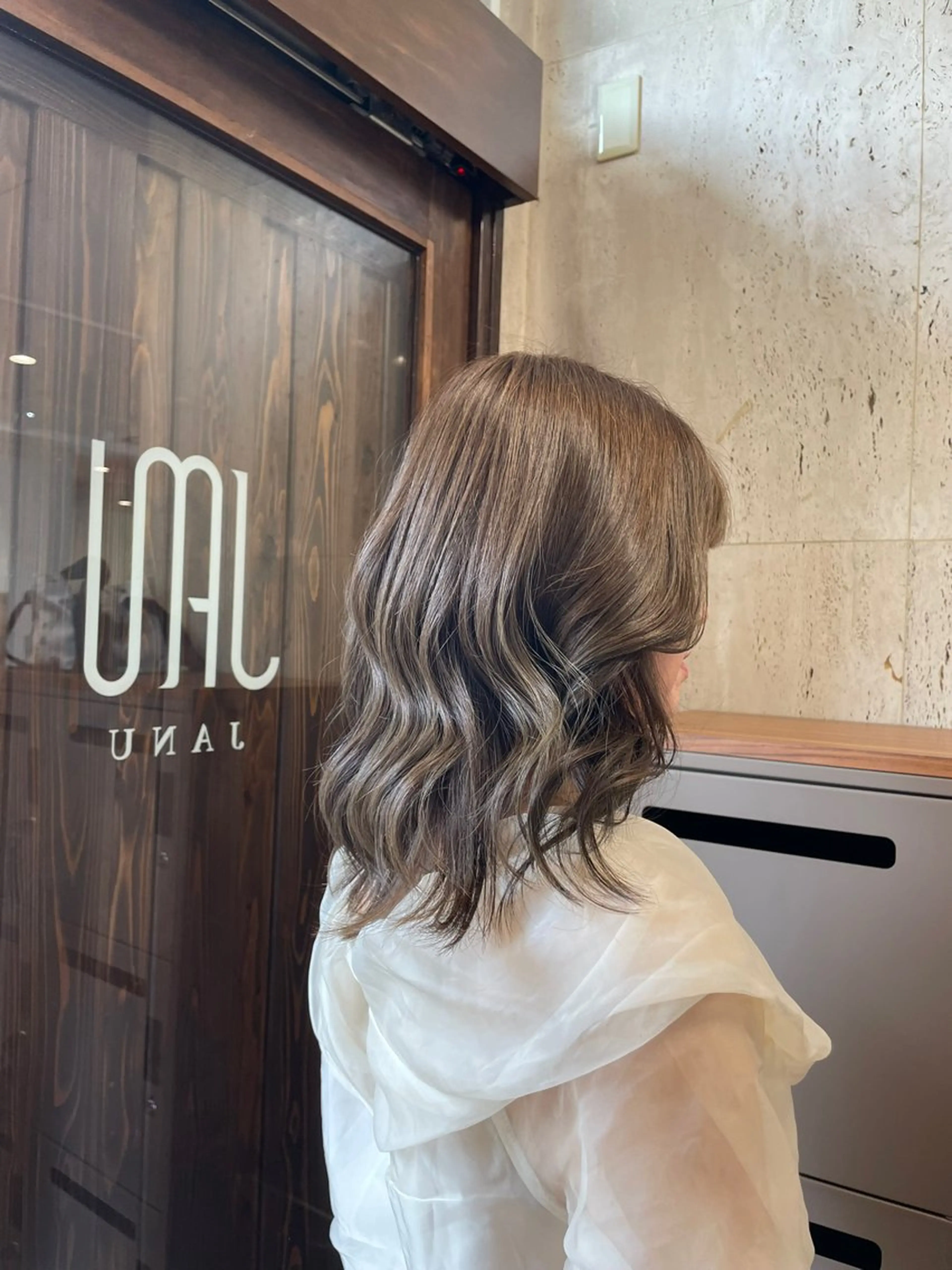 ミディアム ヘアカラー 上島 未緒のヘアスタイル