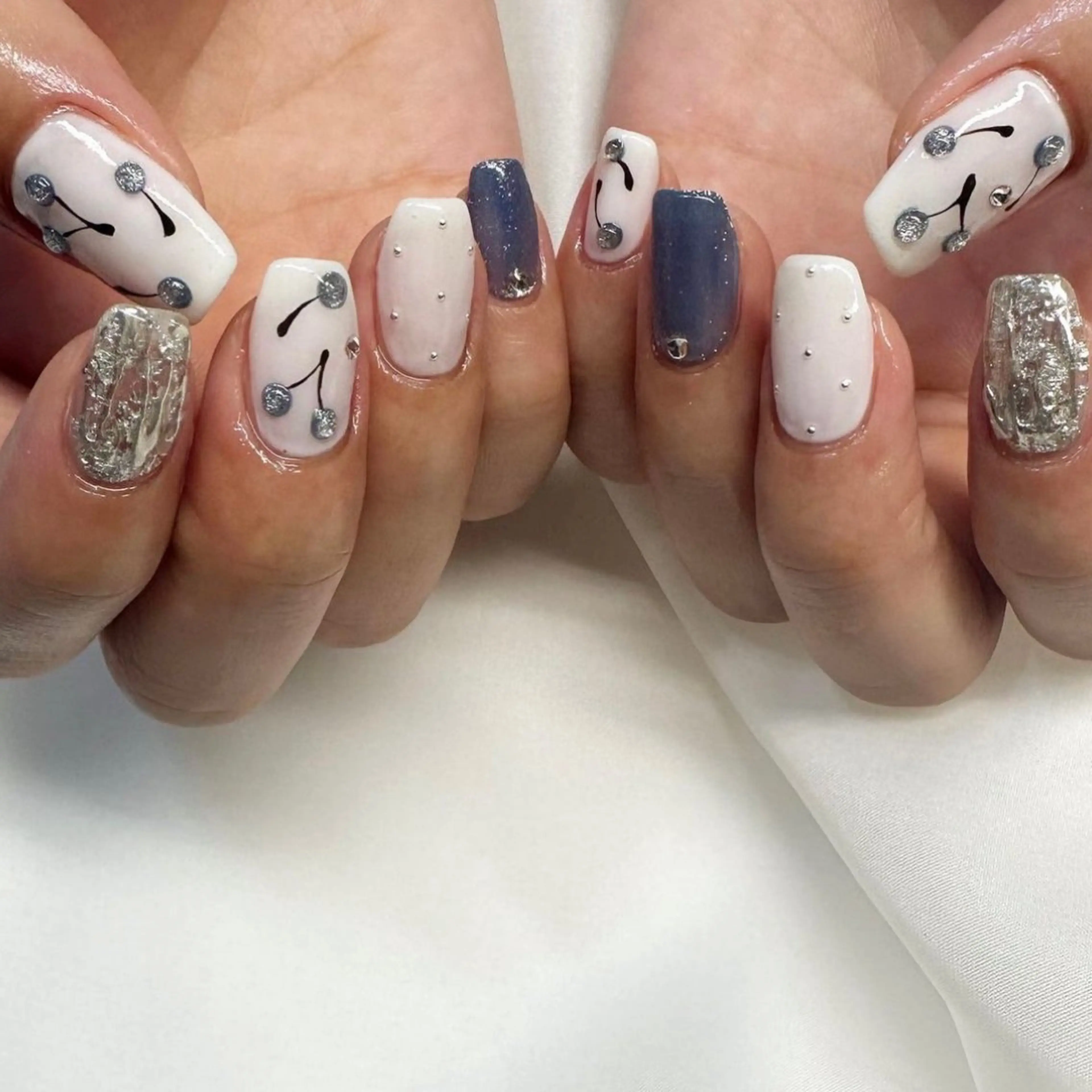 ネイル ブルー クリアネイル 氷ネイル・うるうるネイル 韓国ネイル マグネットネイル 🪞KAPE NAIL 🪞のネイルデザイン