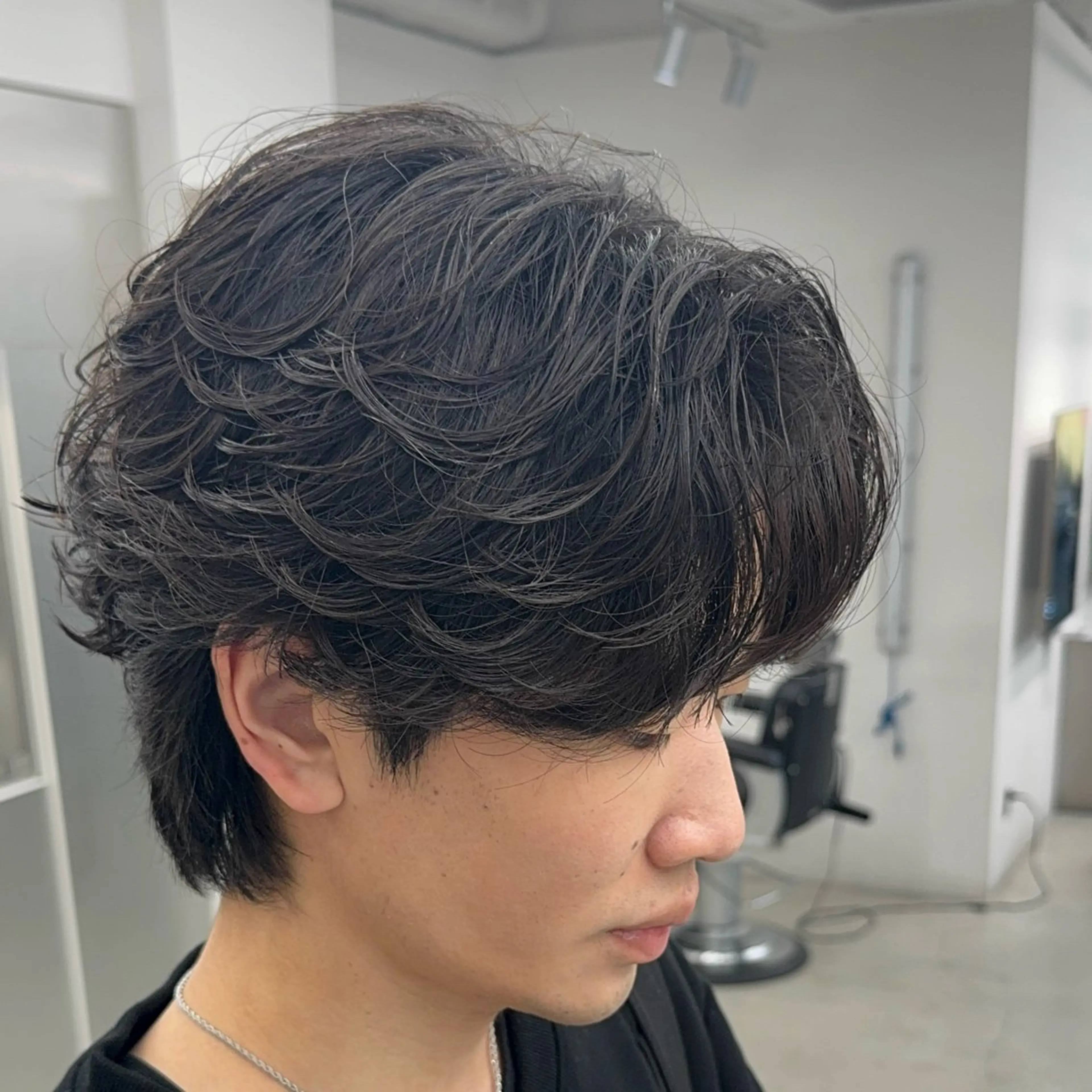 メンズ アップバング メンズブリーチ フェードカット フェザーパーマ メンズハイライト カット パーマ SEIYA メンズパーマ職人のヘアスタイル