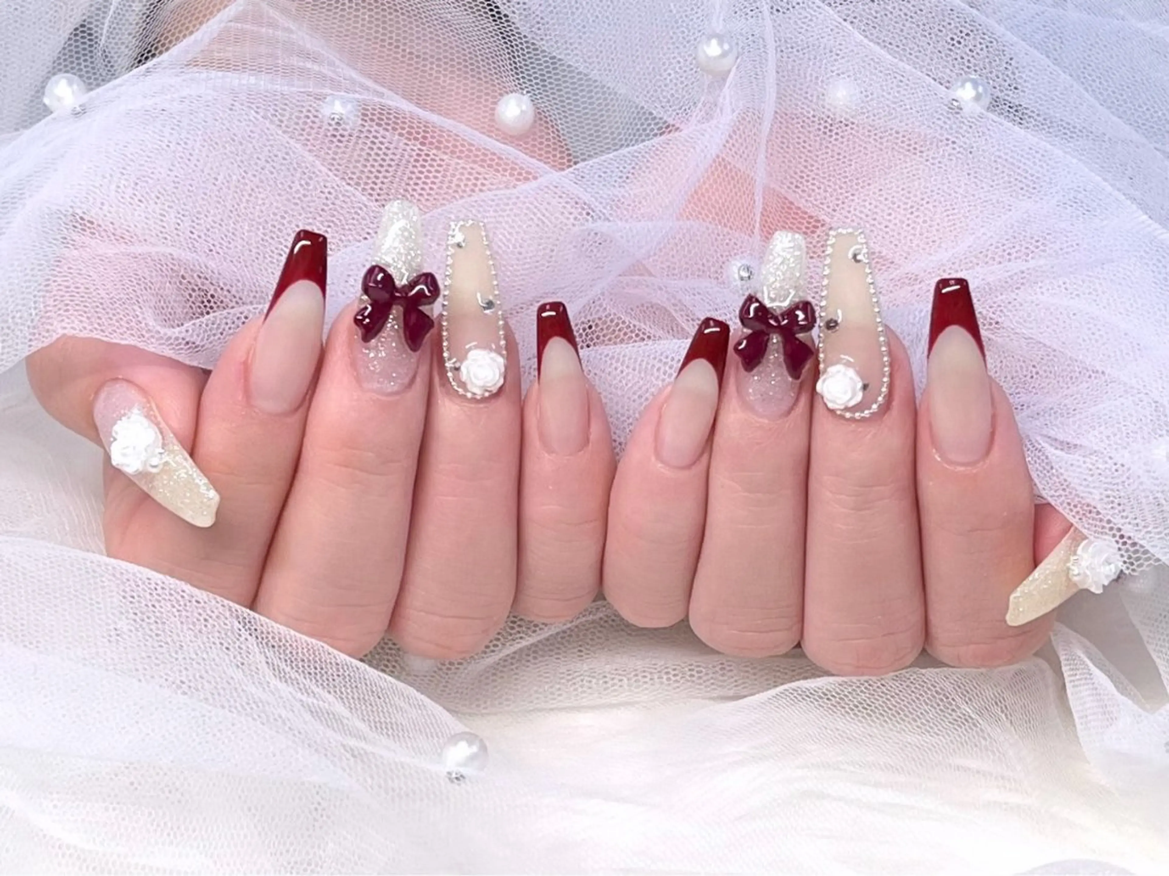 ネイル リボン ストーンネイル ハンドネイル Nailsalon Sis Linkのネイルデザイン