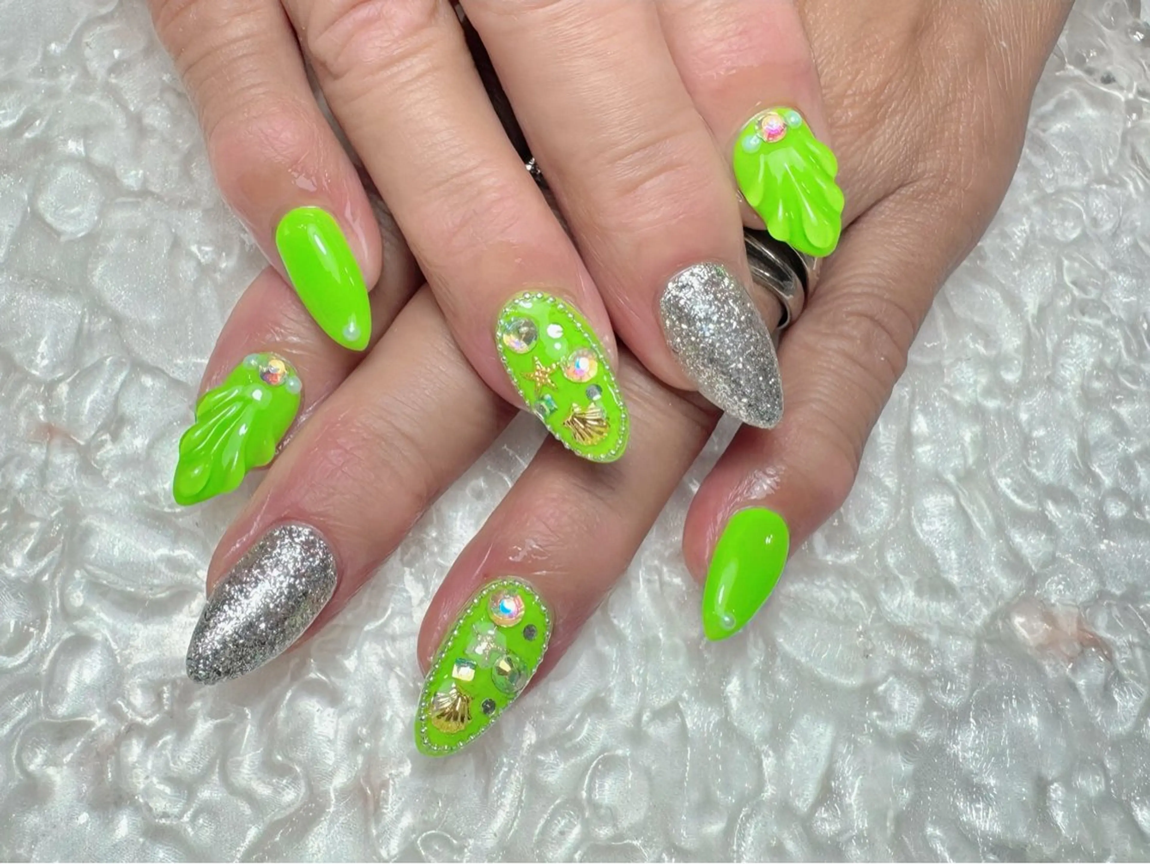 ネイル マジックミラー所属・マジック ミラーのネイルデザイン