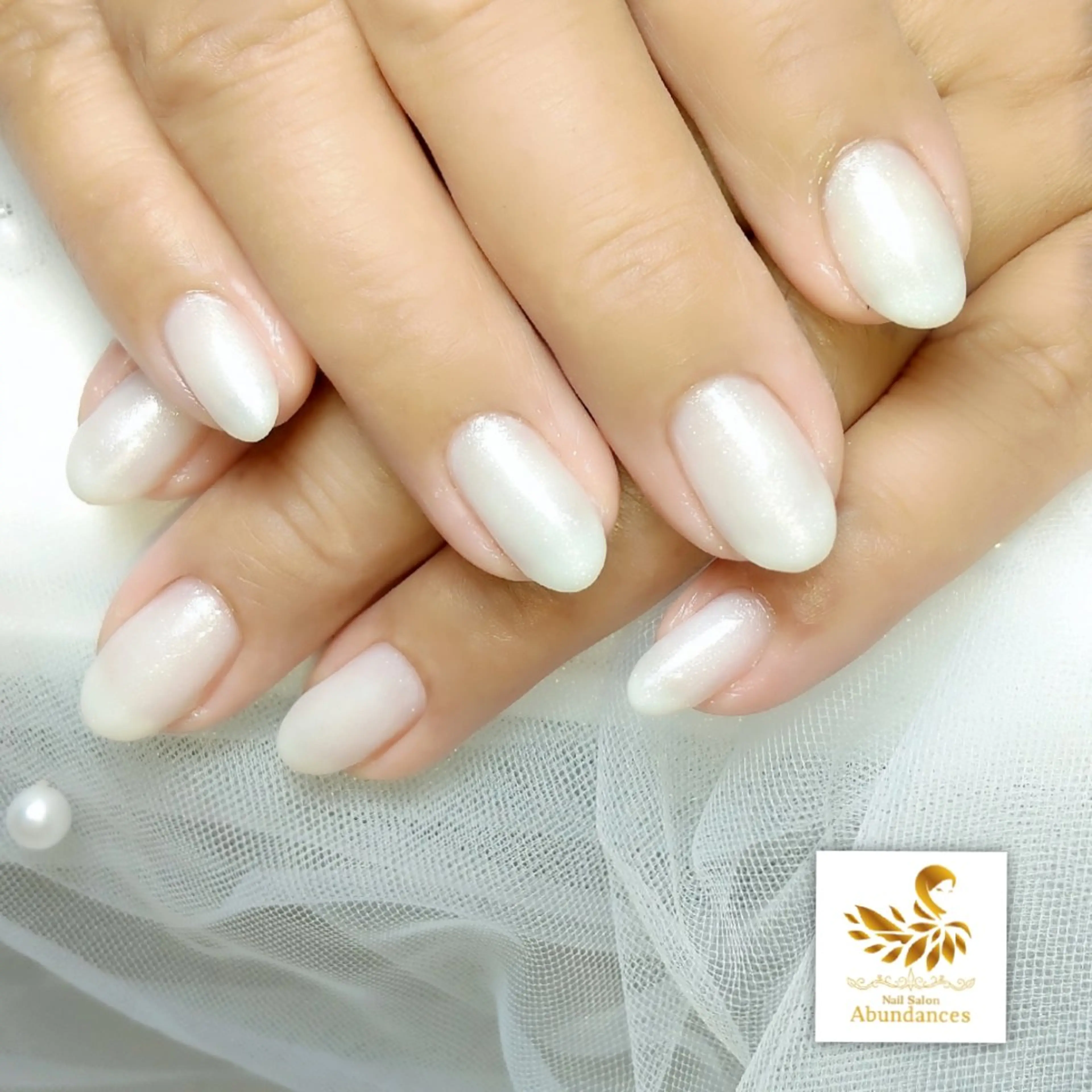 ネイル ラメ(グリッター) ワンカラーネイル ホワイト ハンドネイル 完全予約制個室サロン Abundancesのネイルデザイン