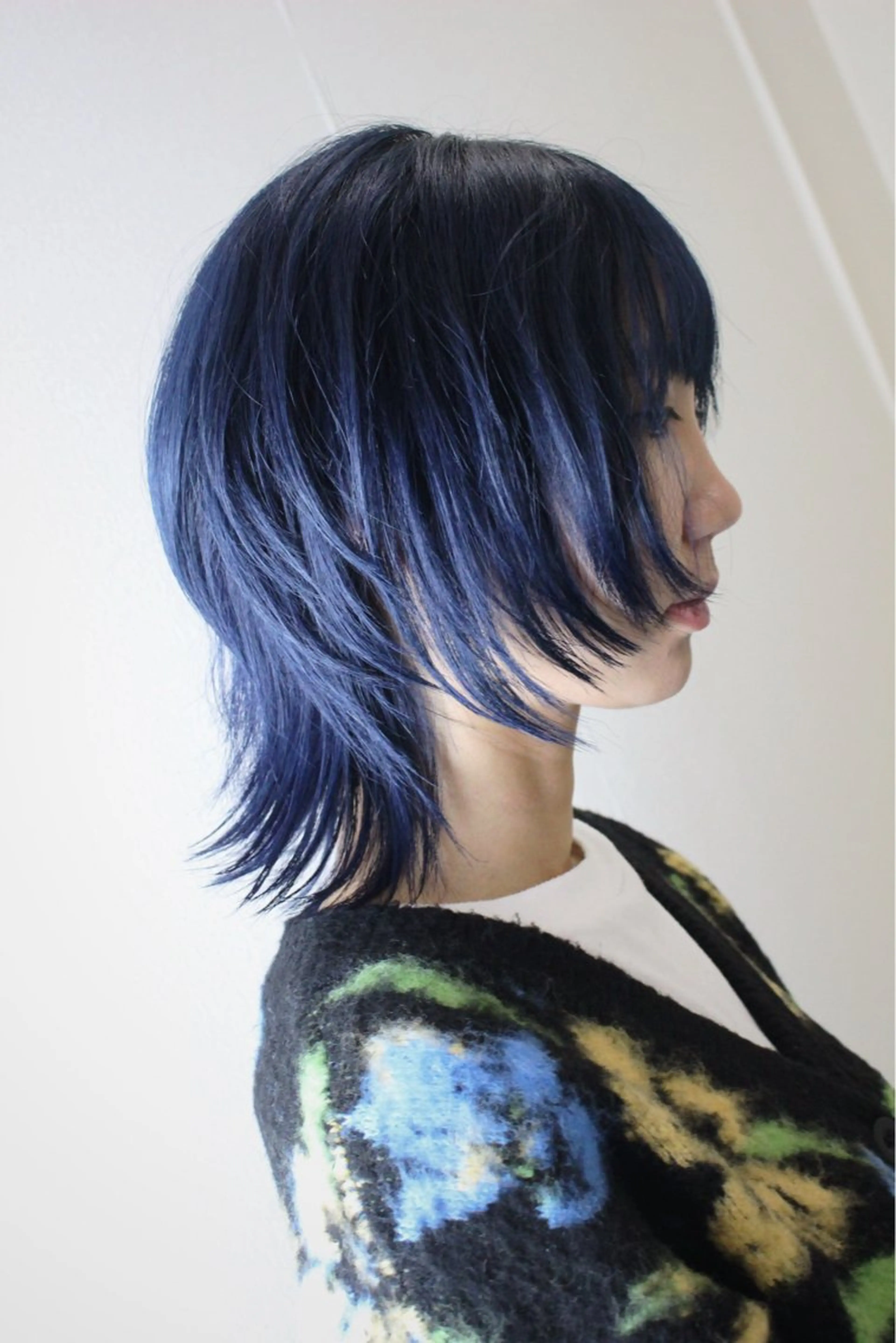 ショート カラー 黒髪 ブリーチ ブルーカラー ブルーブラック ネイビーカラー ヘアカラー 土居 正季のヘアスタイル