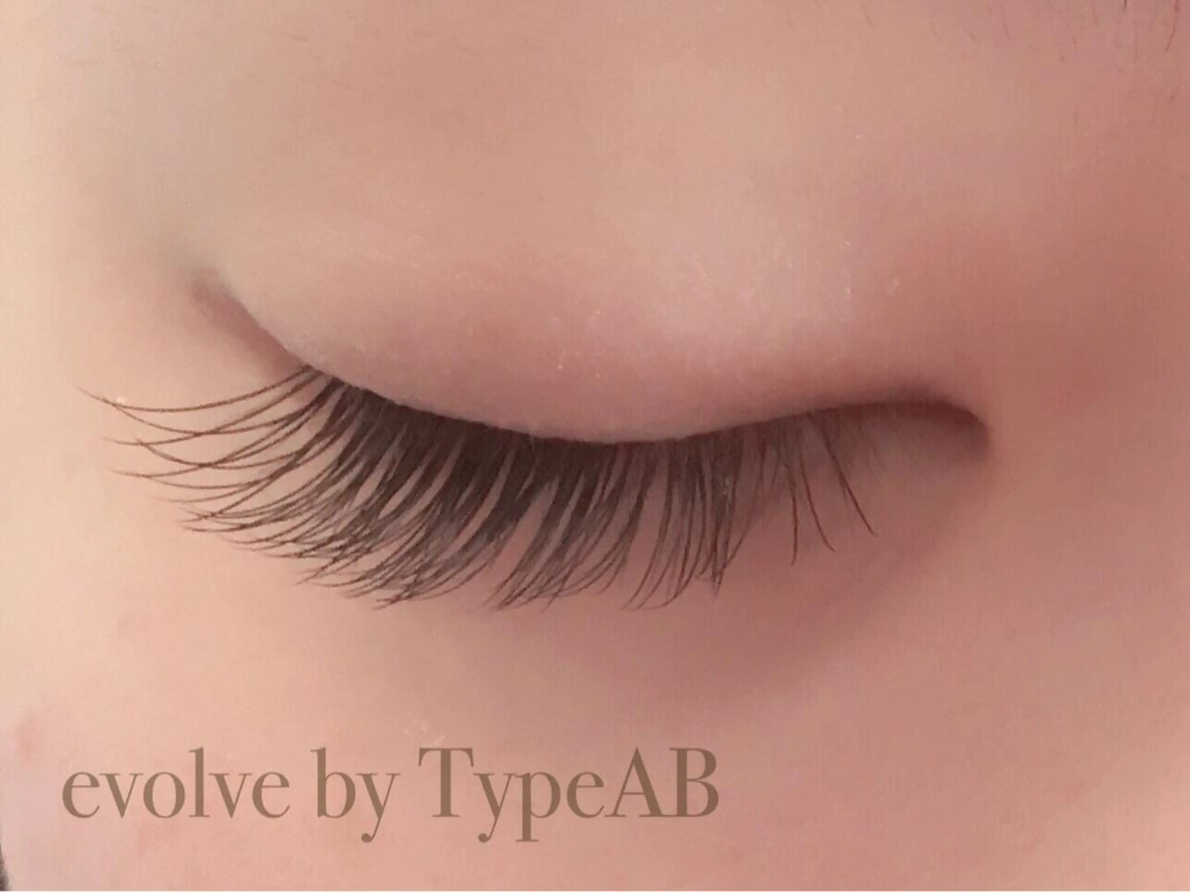 マツエク・マツパ Cカール 目尻長め evolve by TypeAB所属・evolve  by TypeABのマツエク・マツパデザイン